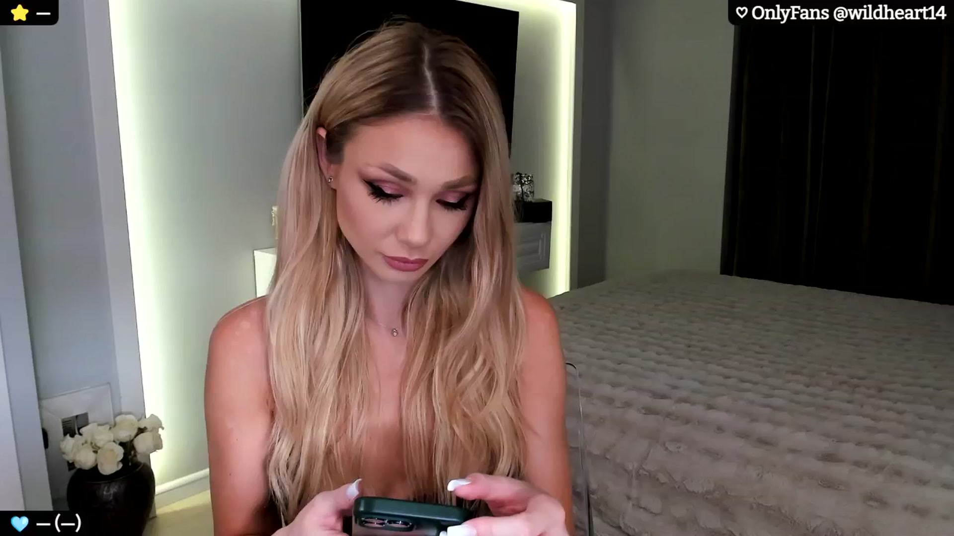 Gallery image thumbnail from Yveline's myfreecams stream on, 10/08/2024, 20:33 image 1 of 20