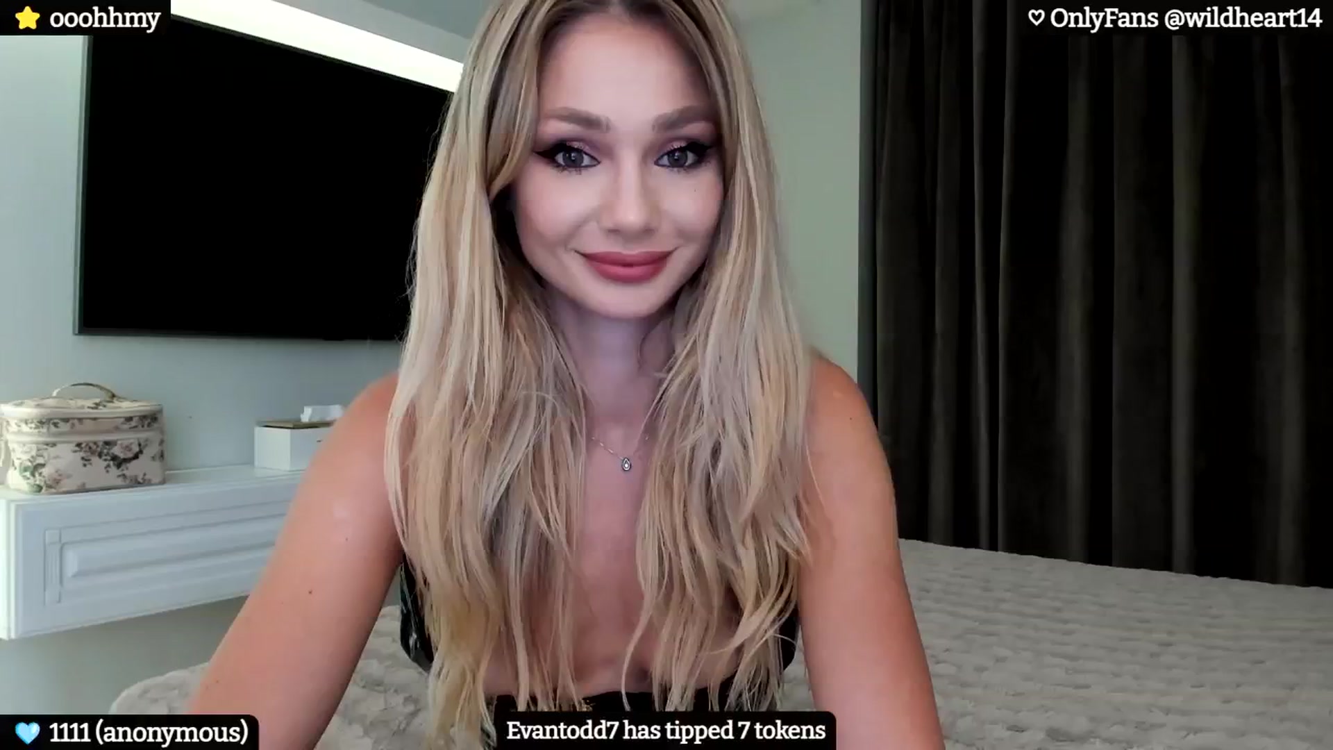 Gallery image thumbnail from Yveline's myfreecams stream on, 10/08/2024, 20:33 image 18 of 20