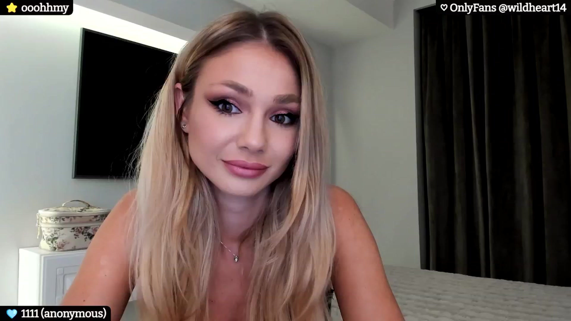 Gallery image thumbnail from Yveline's myfreecams stream on, 10/08/2024, 20:33 image 6 of 20