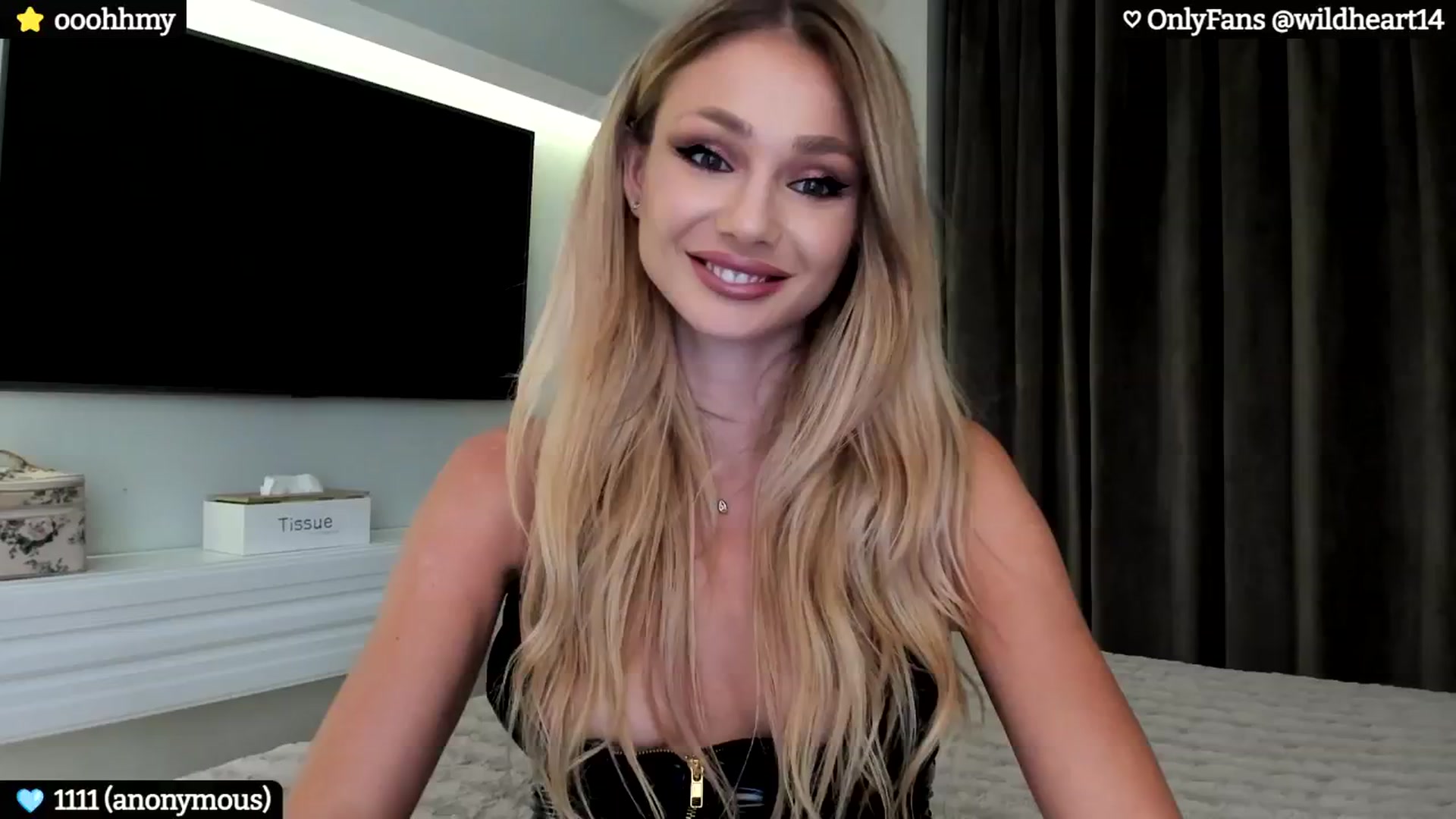 Gallery image thumbnail from Yveline's myfreecams stream on, 10/08/2024, 20:33 image 19 of 20