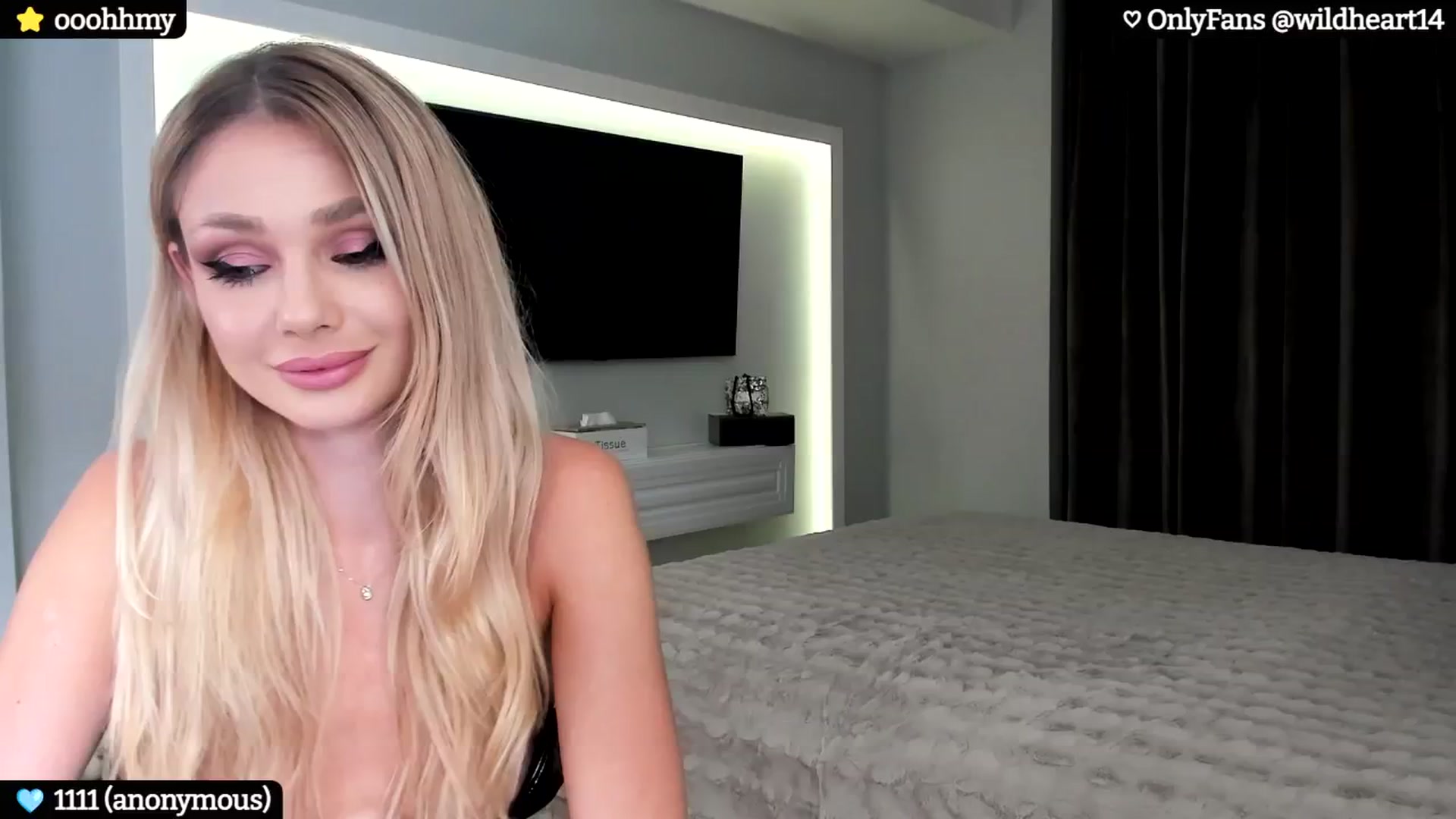 Gallery image thumbnail from Yveline's myfreecams stream on, 10/08/2024, 20:33 image 15 of 20