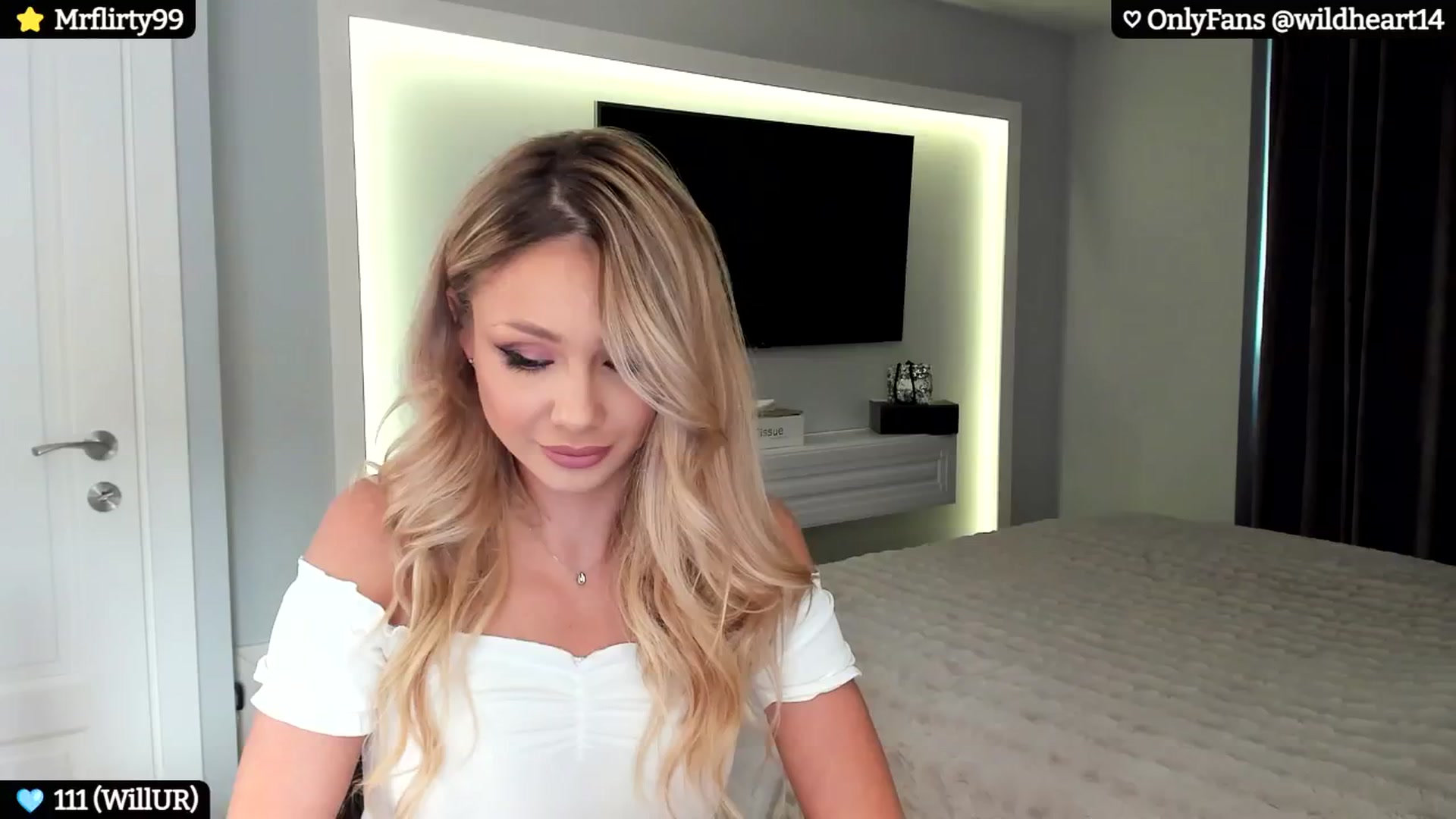 Gallery image thumbnail from Yveline's myfreecams stream on, 10/13/2024, 14:08 image 8 of 20