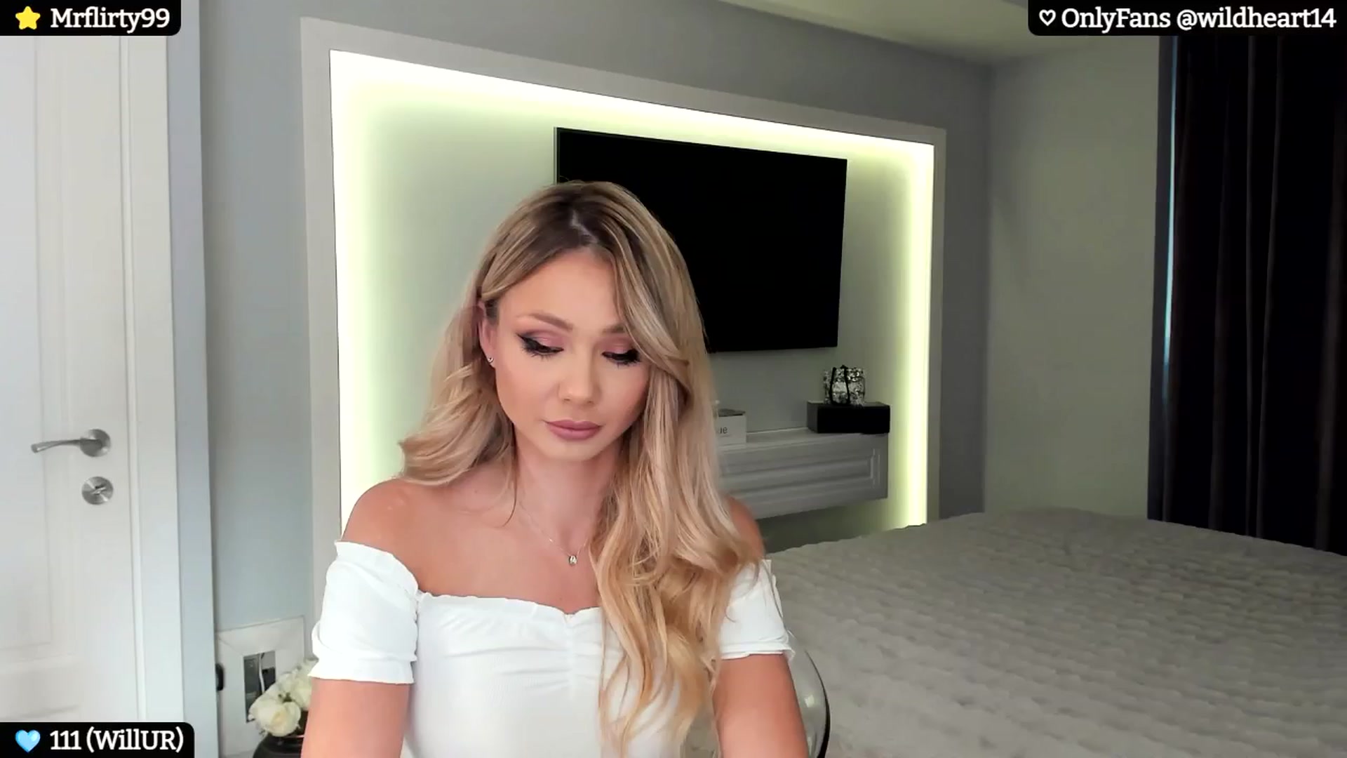 Gallery image thumbnail from Yveline's myfreecams stream on, 10/13/2024, 14:08 image 16 of 20