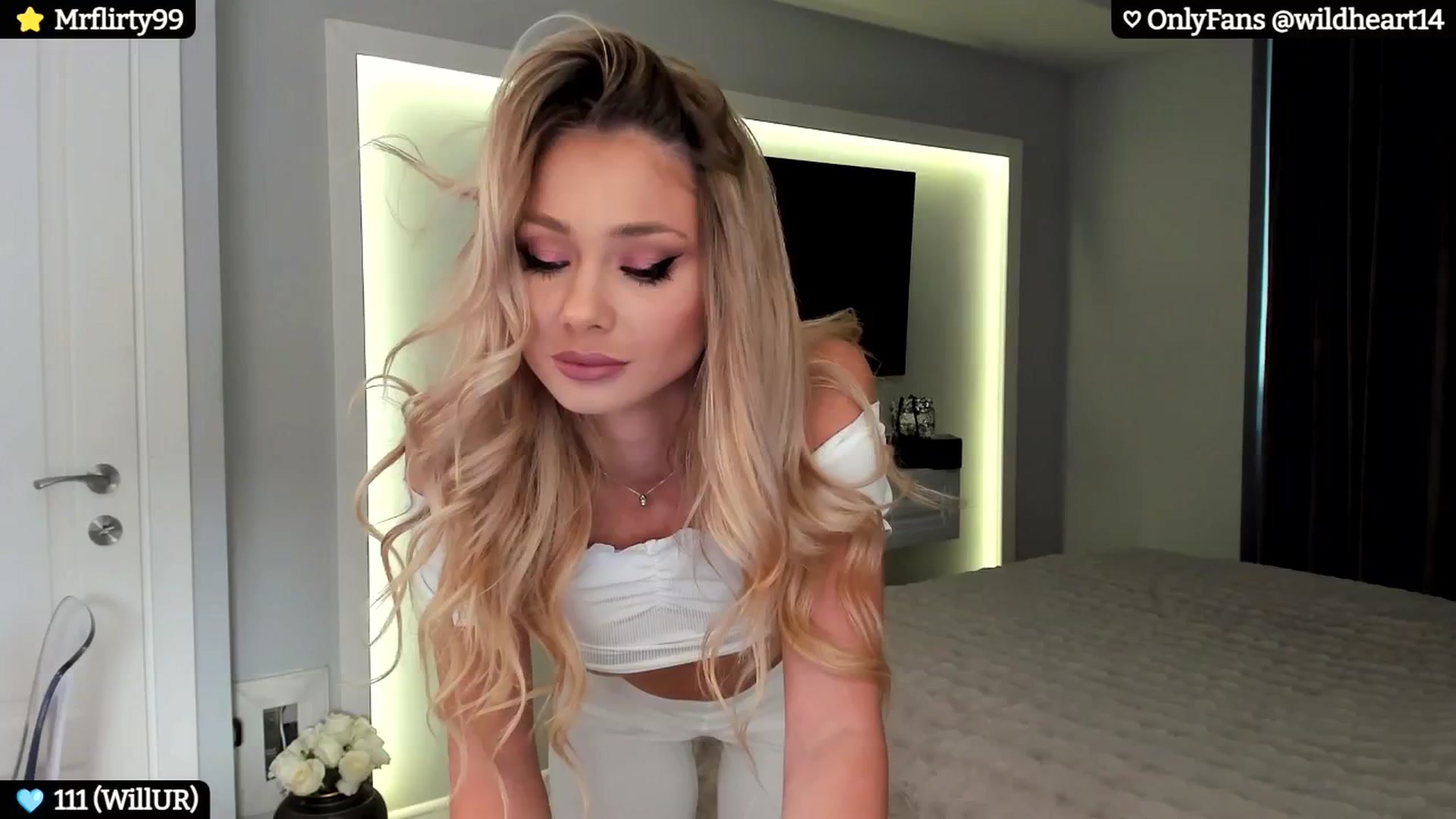 Gallery image thumbnail from Yveline's myfreecams stream on, 10/13/2024, 14:08 image 11 of 20