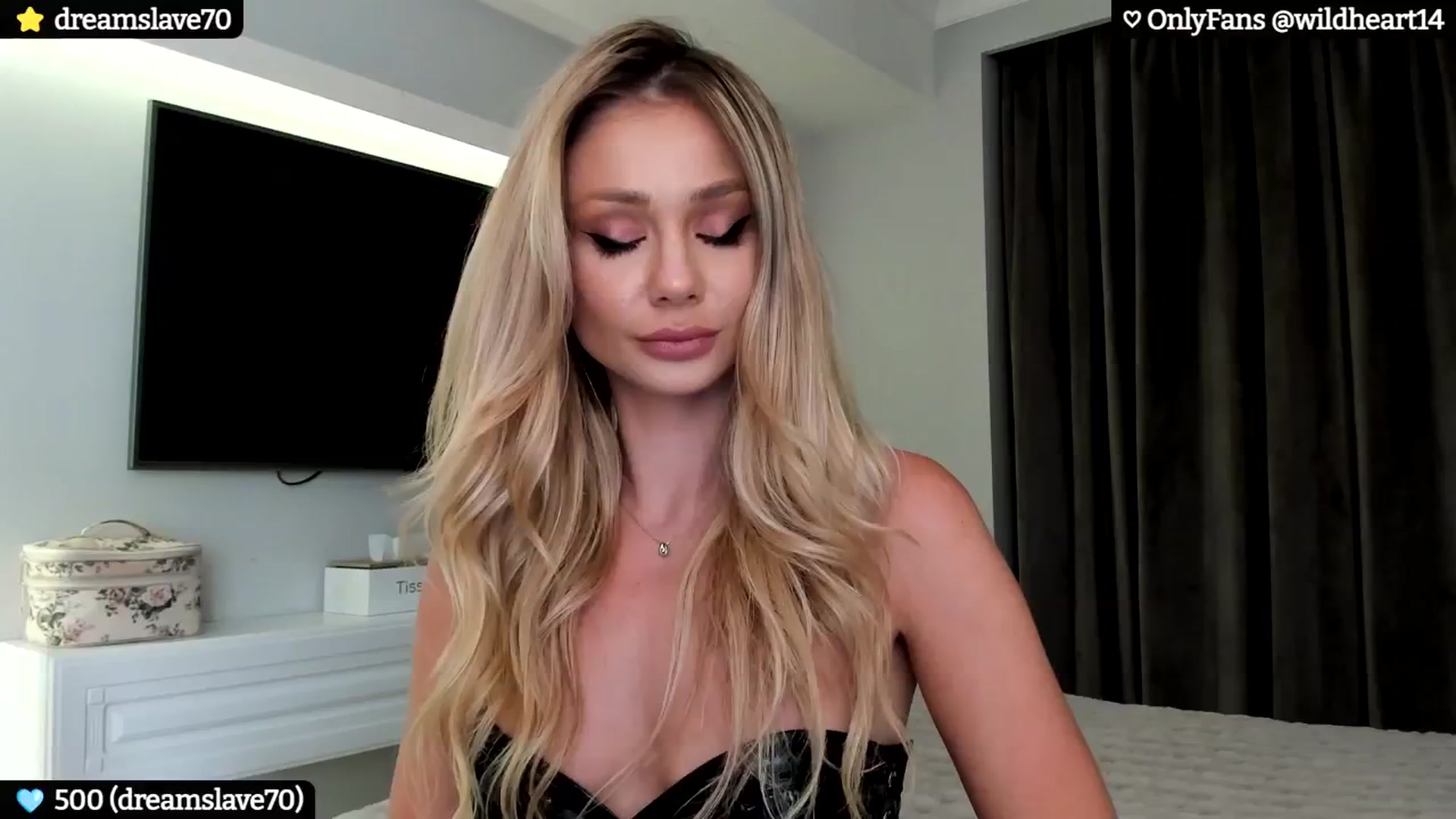 Gallery image thumbnail from Yveline's myfreecams stream on, 10/14/2024, 22:01 image 18 of 20