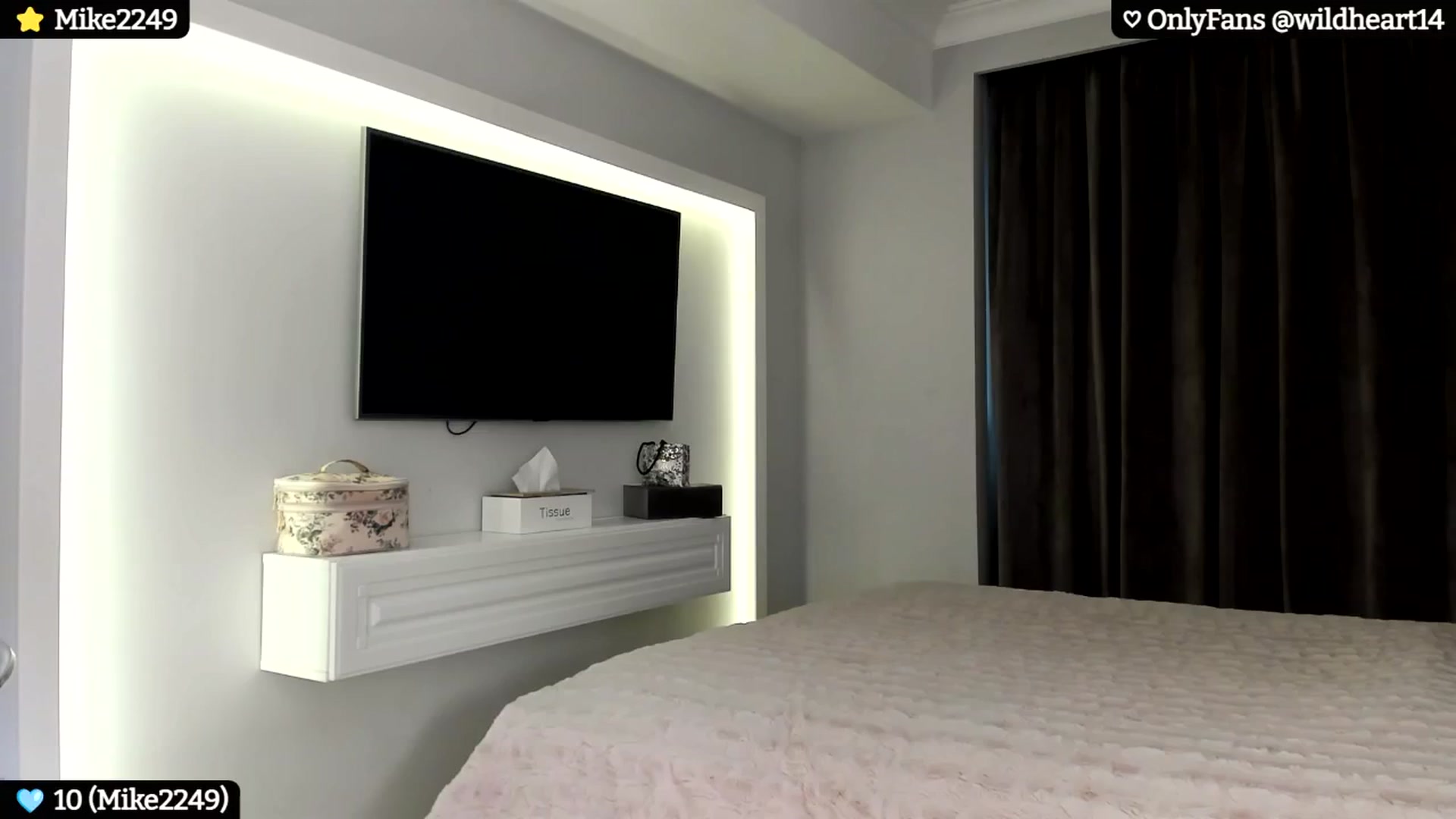 Gallery image thumbnail from Yveline's myfreecams stream on, 10/16/2024, 17:13 image 2 of 20