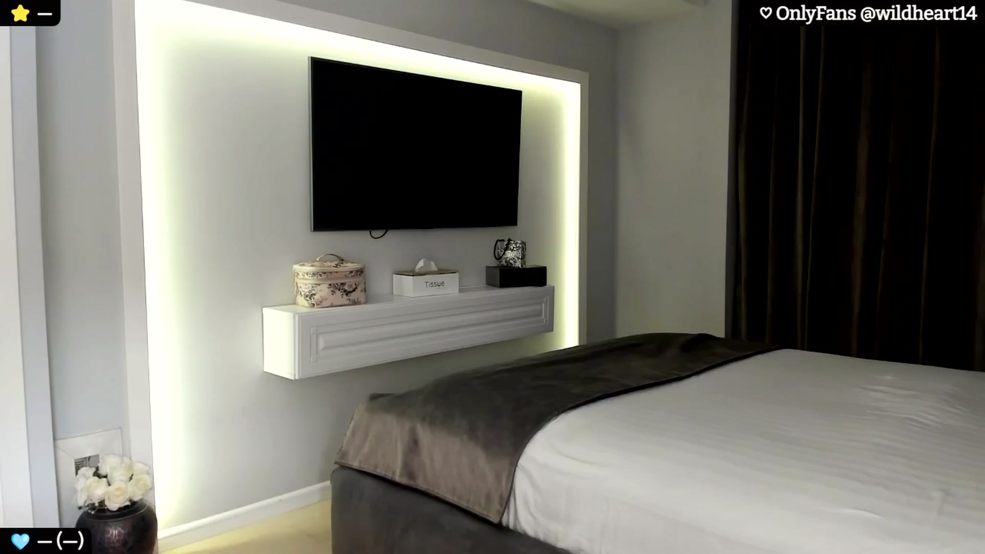 Gallery image thumbnail from Yveline's myfreecams stream on, 10/17/2024, 16:57 image 1 of 20