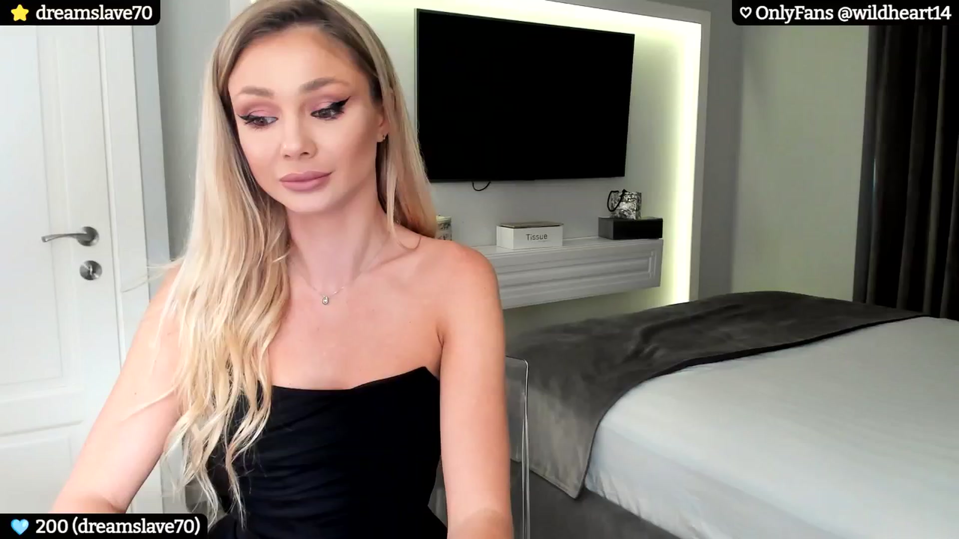 Gallery image thumbnail from Yveline's myfreecams stream on, 10/19/2024, 15:22 image 14 of 20