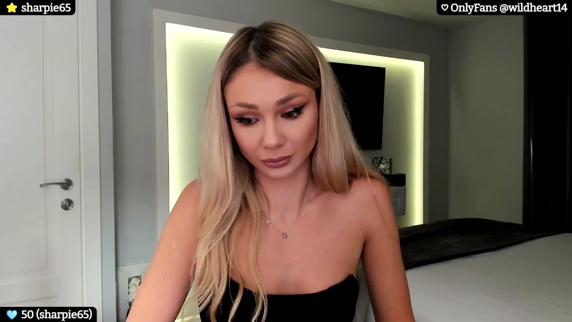 Gallery image thumbnail from Yveline's myfreecams stream on, 10/19/2024, 15:22 image 3 of 20
