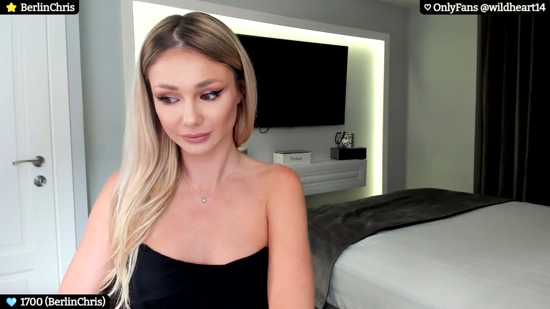 Gallery image thumbnail from Yveline's myfreecams stream on, 10/19/2024, 17:41 image 4 of 20