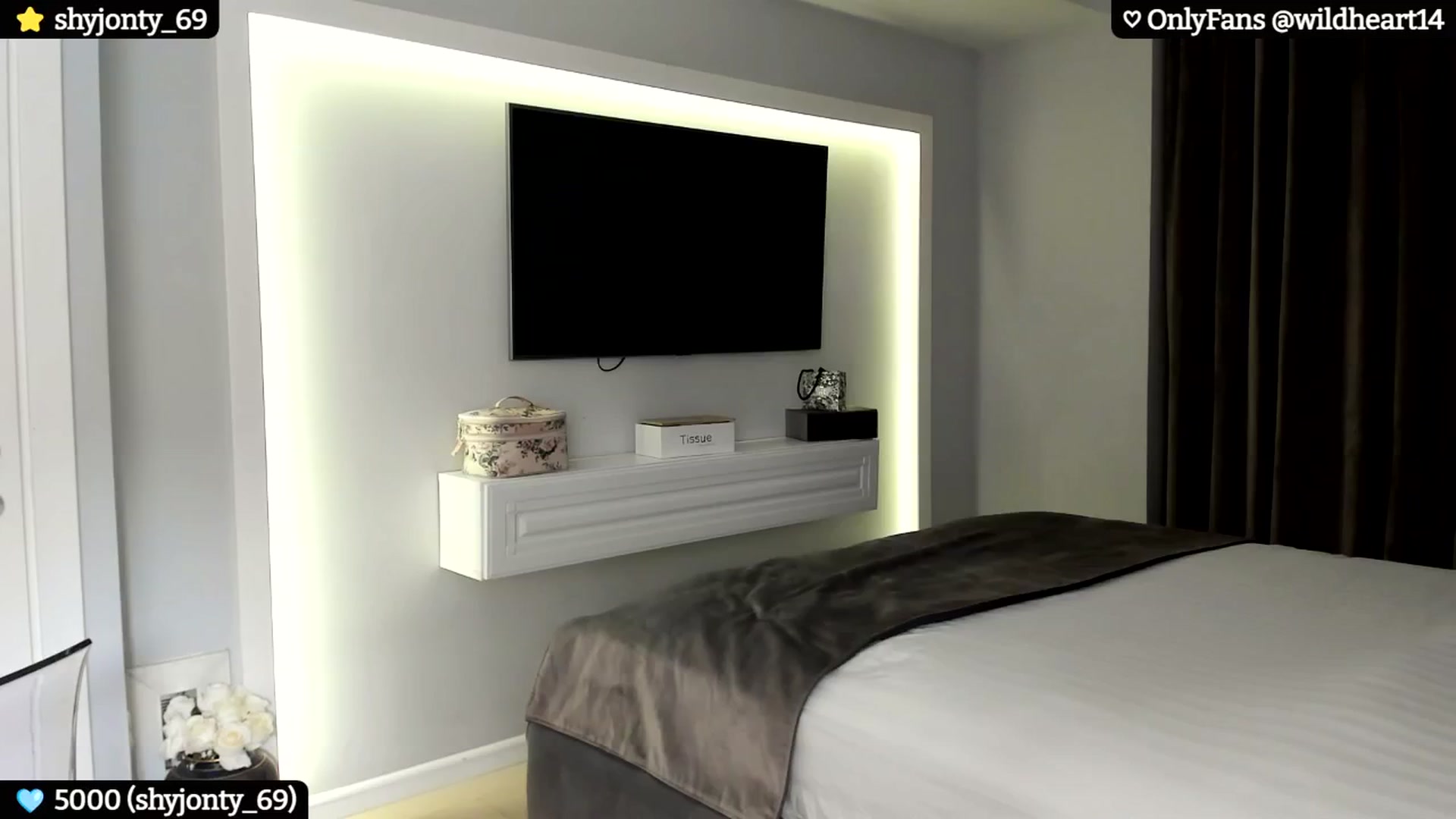 Gallery image thumbnail from Yveline's myfreecams stream on, 10/19/2024, 17:41 image 15 of 20
