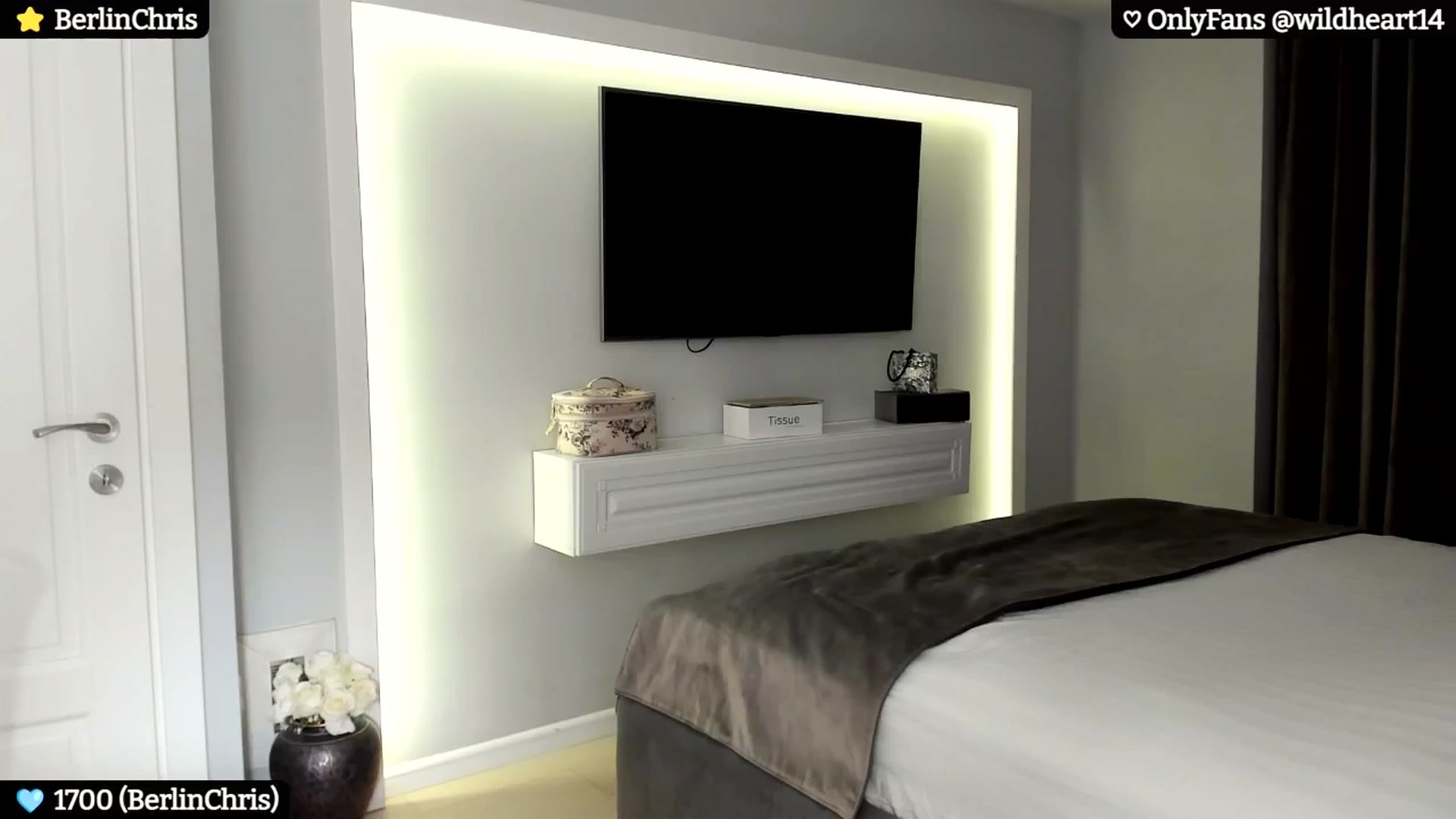 Gallery image thumbnail from Yveline's myfreecams stream on, 10/19/2024, 17:41 image 5 of 20