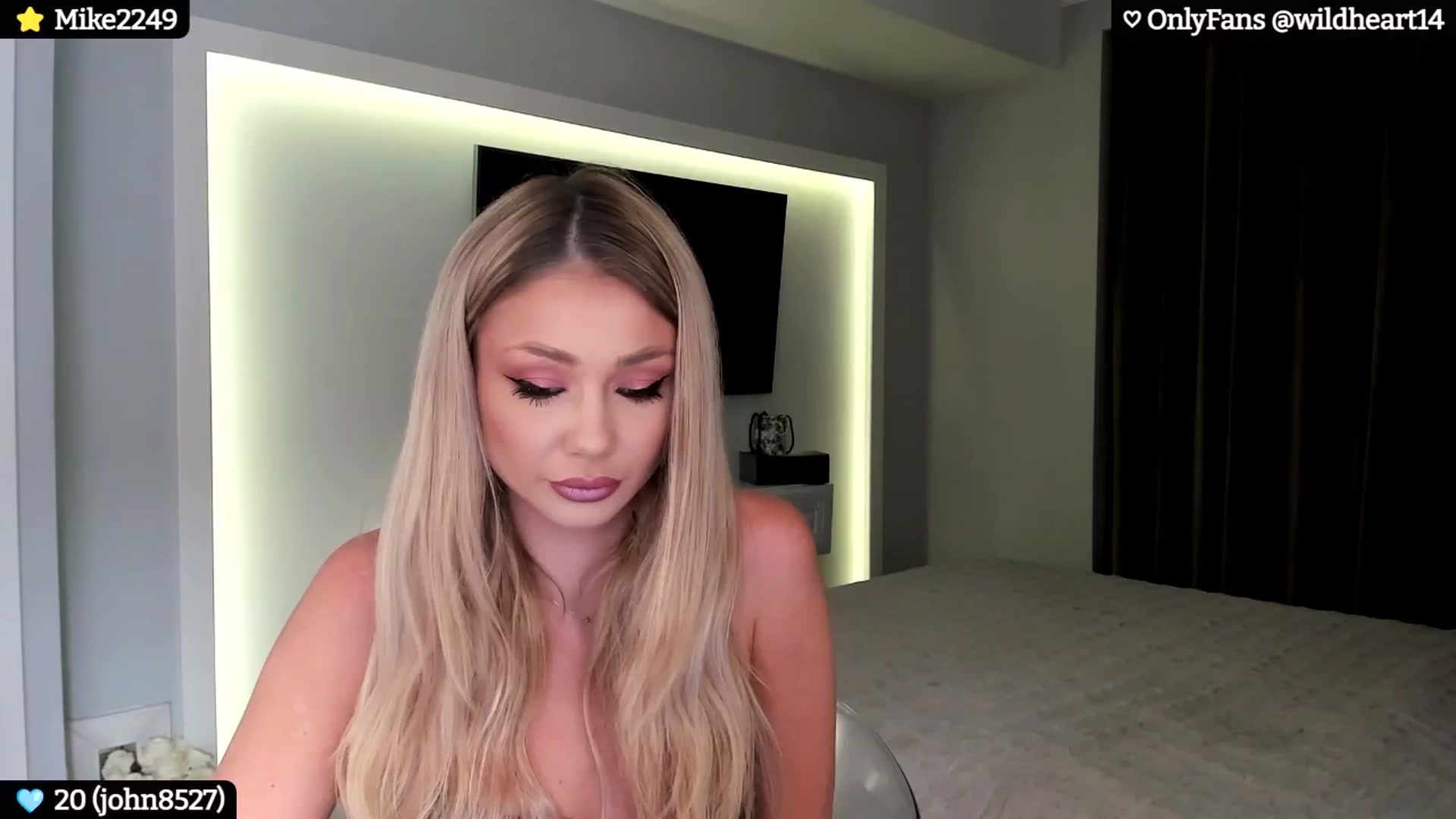 Gallery image thumbnail from Yveline's myfreecams stream on, 10/20/2024, 19:29 image 4 of 20