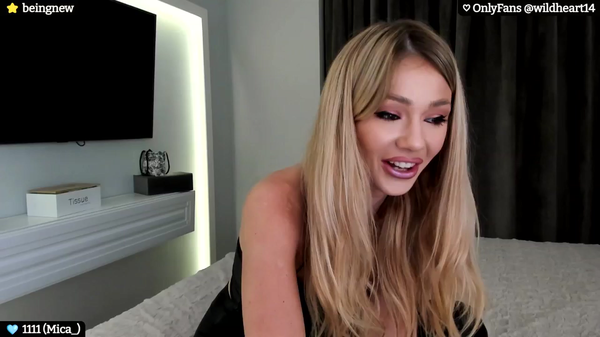 Gallery image thumbnail from Yveline's myfreecams stream on, 10/20/2024, 19:29 image 17 of 20