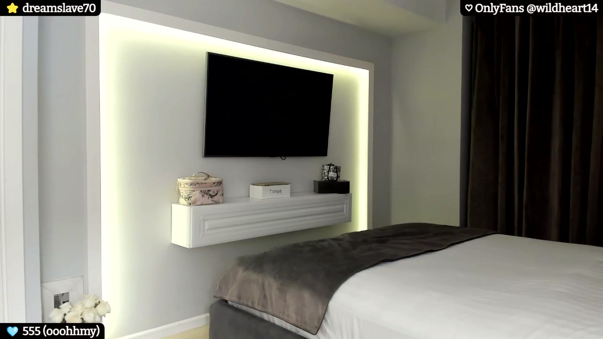 Gallery image thumbnail from Yveline's myfreecams stream on, 10/24/2024, 21:16 image 6 of 20