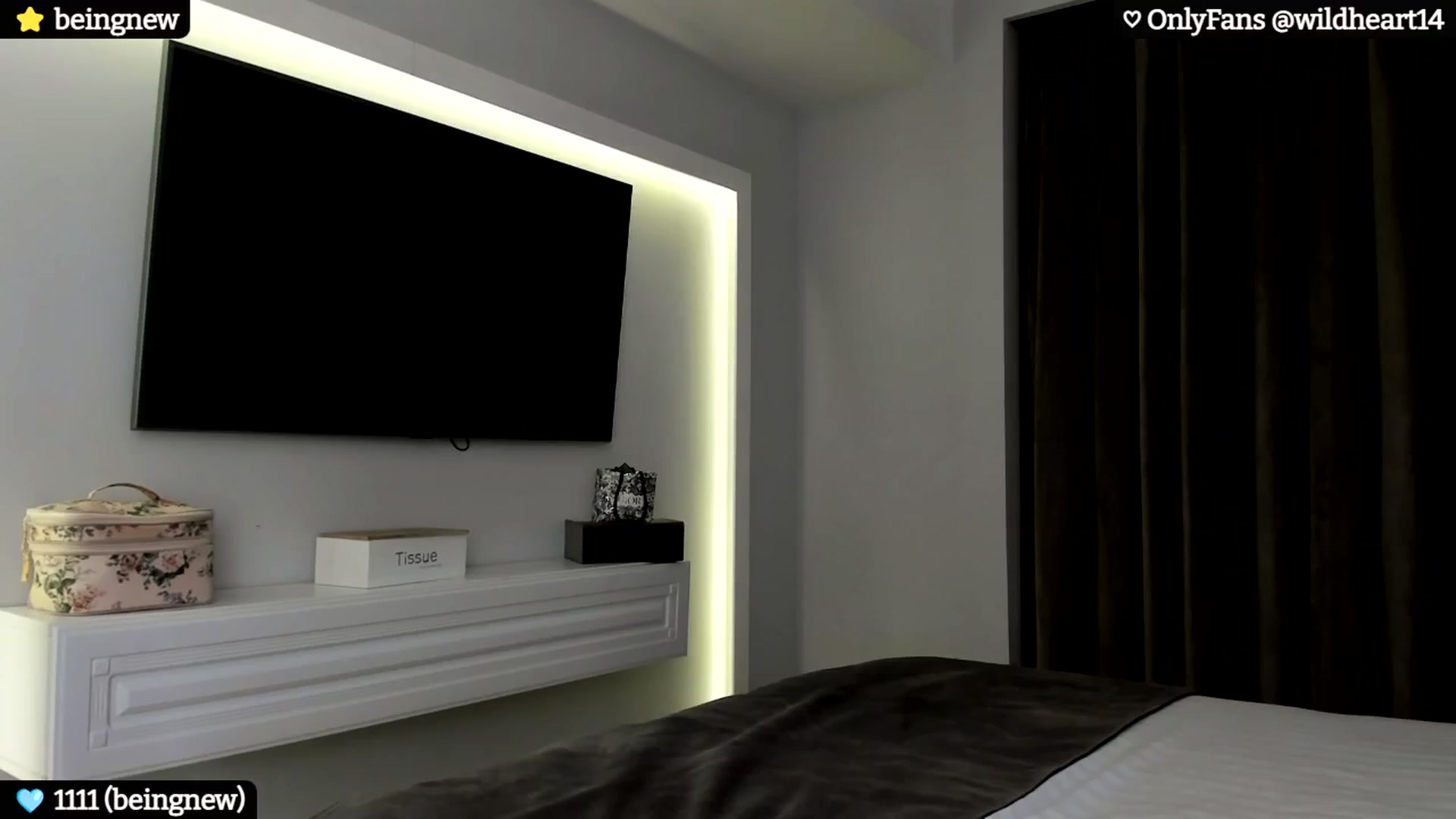 Gallery image thumbnail from Yveline's myfreecams stream on, 10/25/2024, 20:26 image 16 of 20