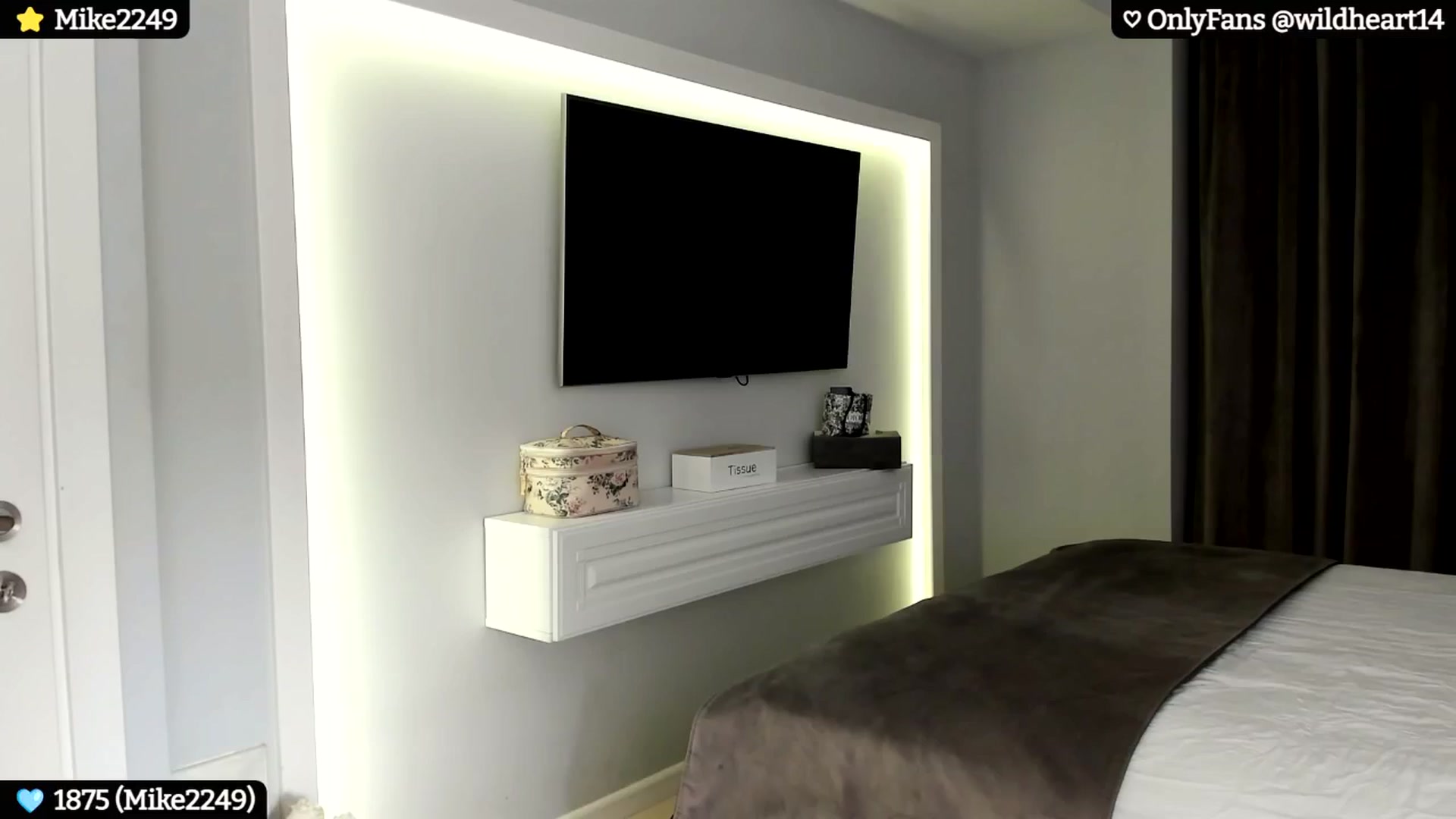 Gallery image thumbnail from Yveline's myfreecams stream on, 11/02/2024, 22:26 image 3 of 20