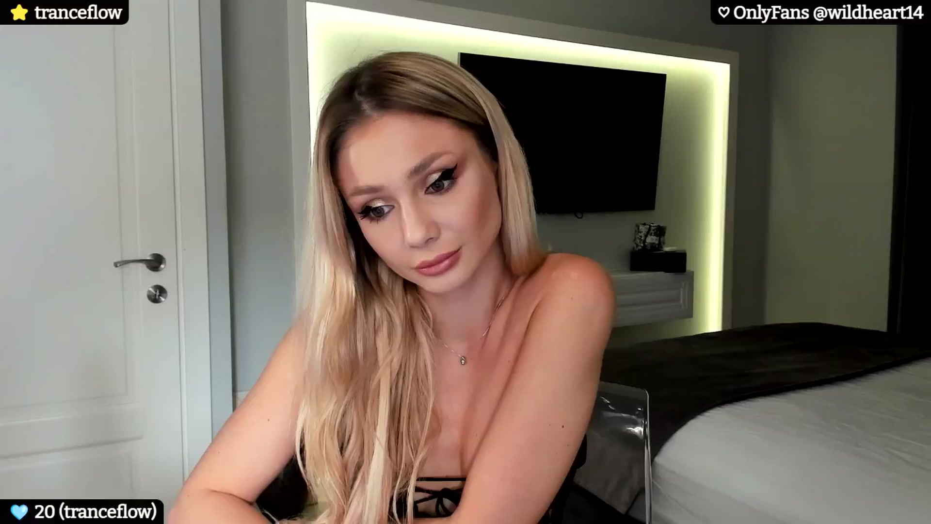 Gallery image thumbnail from Yveline's myfreecams stream on, 11/04/2024, 20:21 image 7 of 20