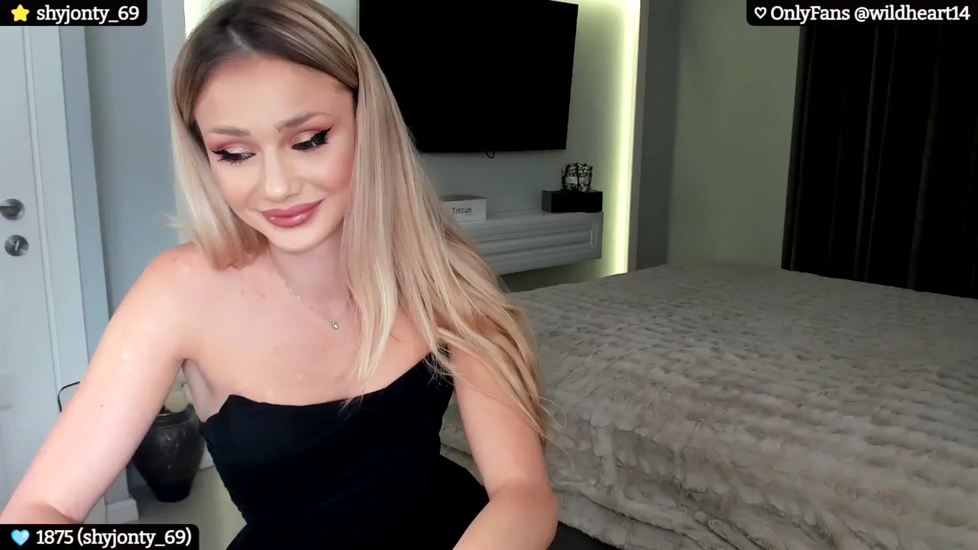 Gallery image thumbnail from Yveline's myfreecams stream on, 11/07/2024, 20:20 image 10 of 20