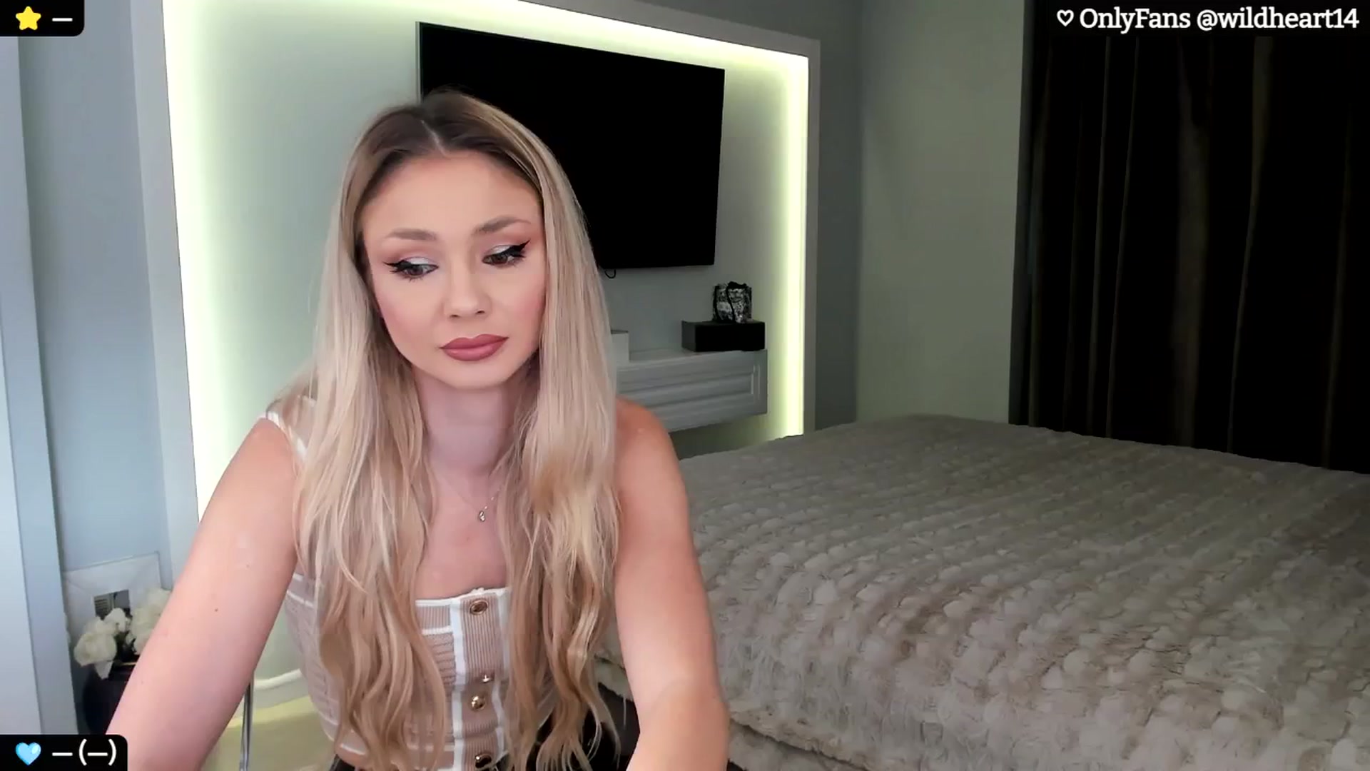Gallery image thumbnail from Yveline's myfreecams stream on, 11/11/2024, 16:09 image 1 of 20