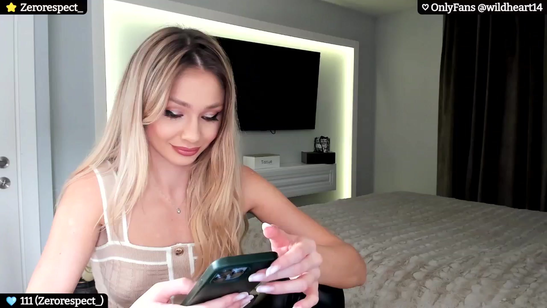 Gallery image thumbnail from Yveline's myfreecams stream on, 11/11/2024, 16:09 image 13 of 20