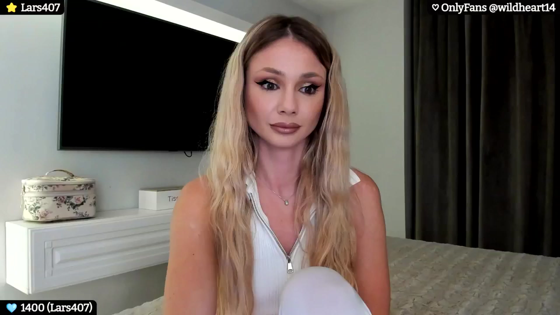 Gallery image thumbnail from Yveline's myfreecams stream on, 11/12/2024, 20:35 image 17 of 20