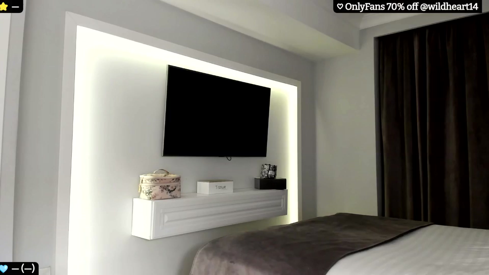Gallery image thumbnail from Yveline's myfreecams stream on, 11/19/2024, 20:12 image 1 of 20