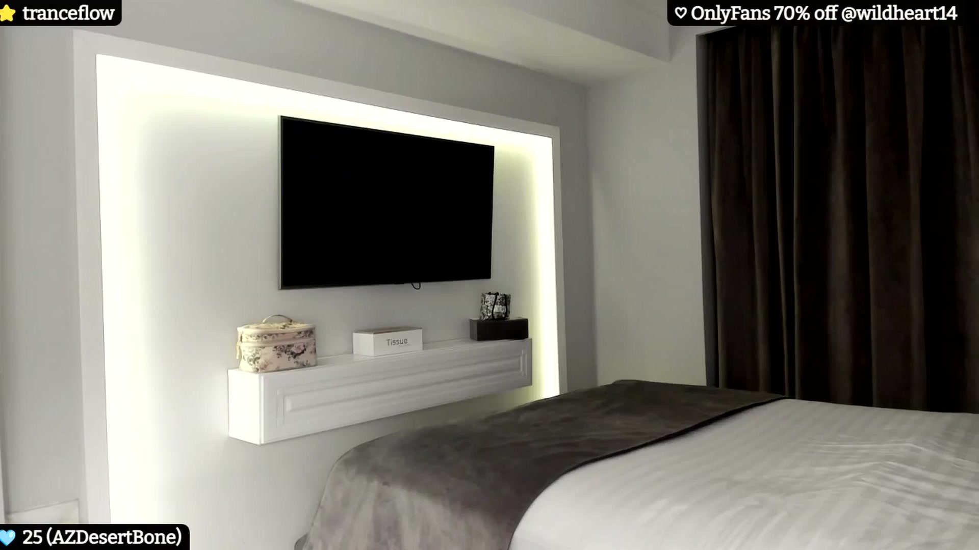 Gallery image thumbnail from Yveline's myfreecams stream on, 11/19/2024, 20:12 image 9 of 20