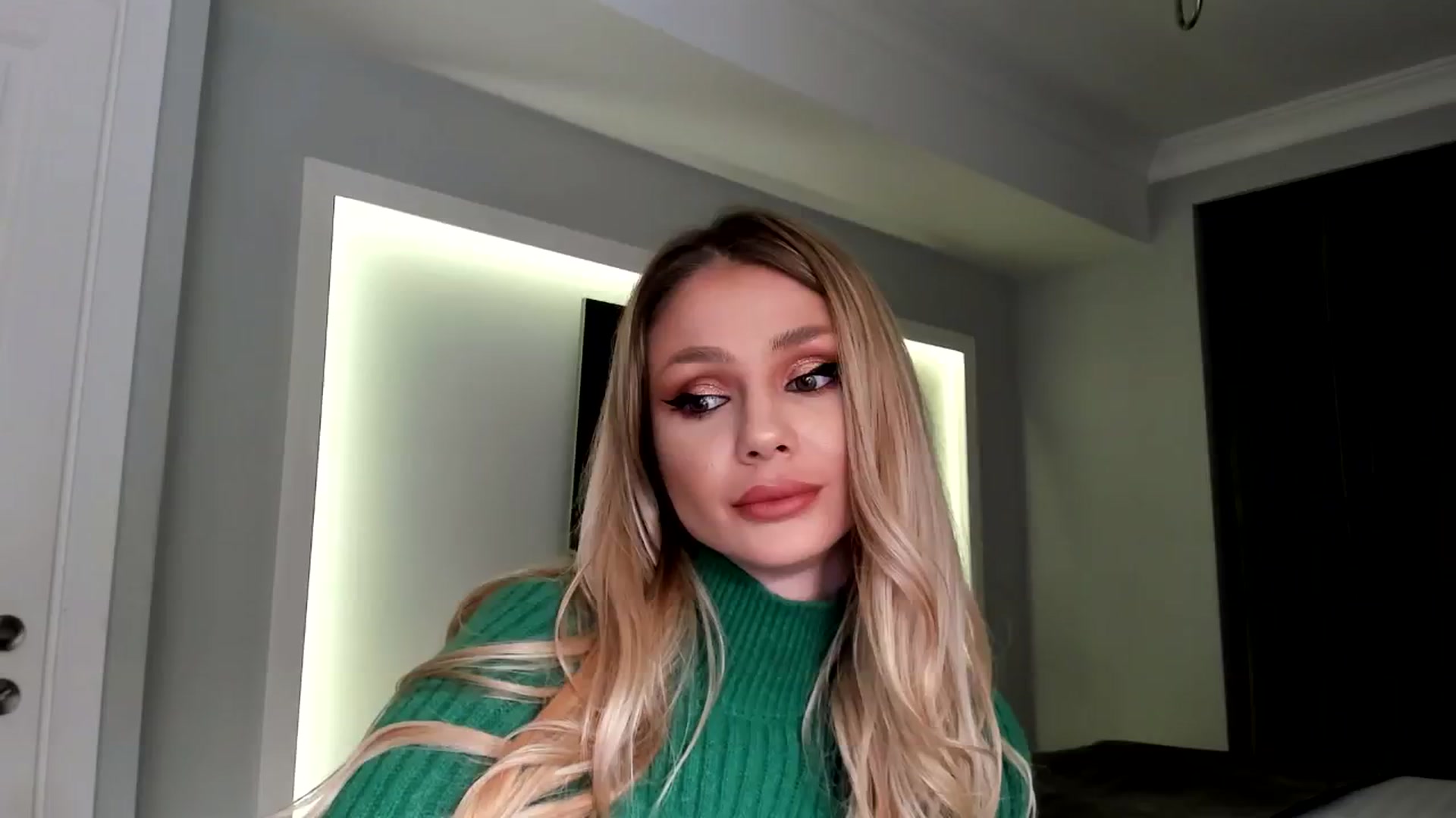 Gallery image thumbnail from Yveline's myfreecams stream on, 11/19/2024, 20:12 image 20 of 20