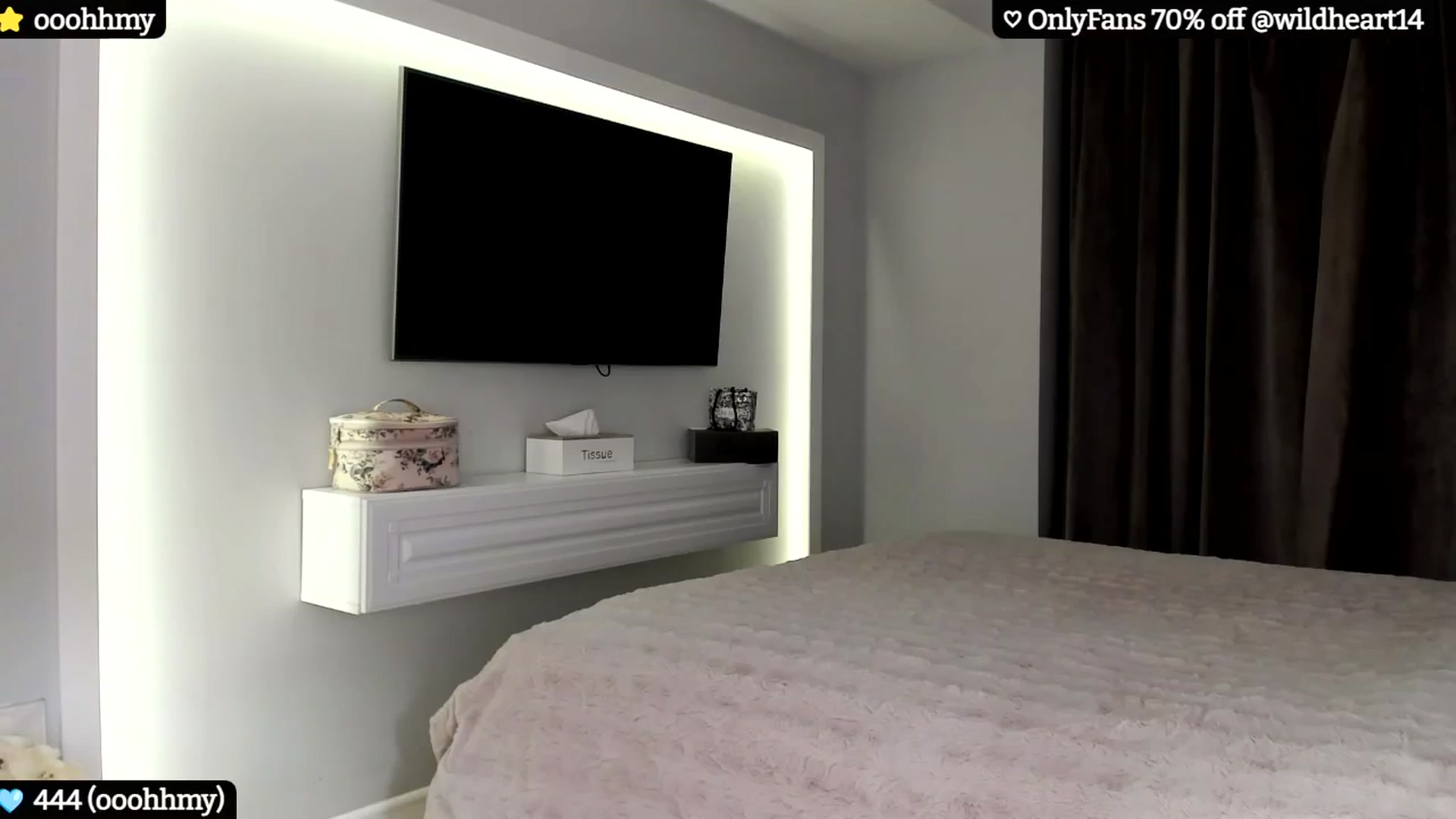 Gallery image thumbnail from Yveline's myfreecams stream on, 11/22/2024, 16:38 image 19 of 20