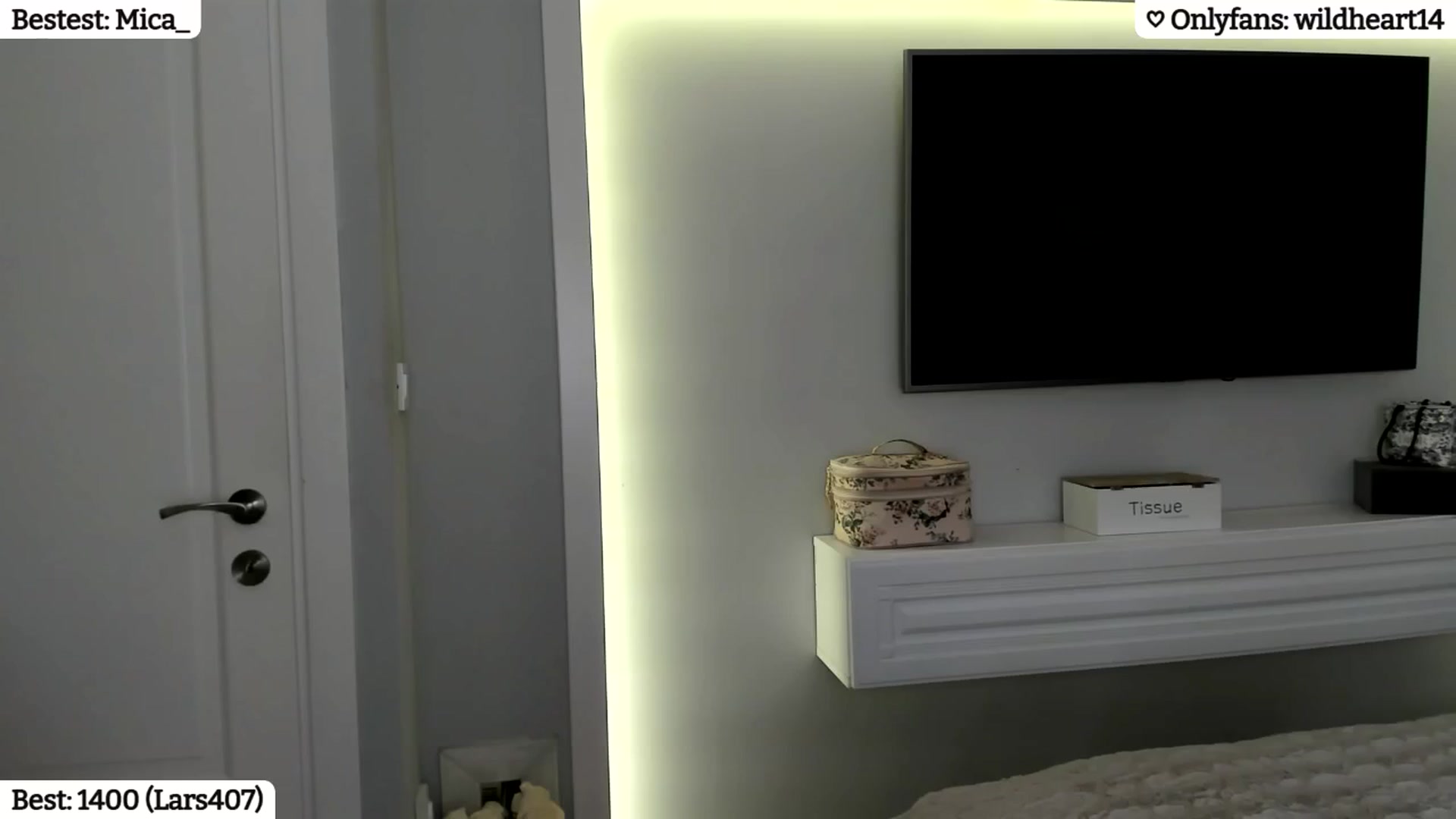 Gallery image thumbnail from Yveline's myfreecams stream on, 01/11/2025, 22:32 image 15 of 20