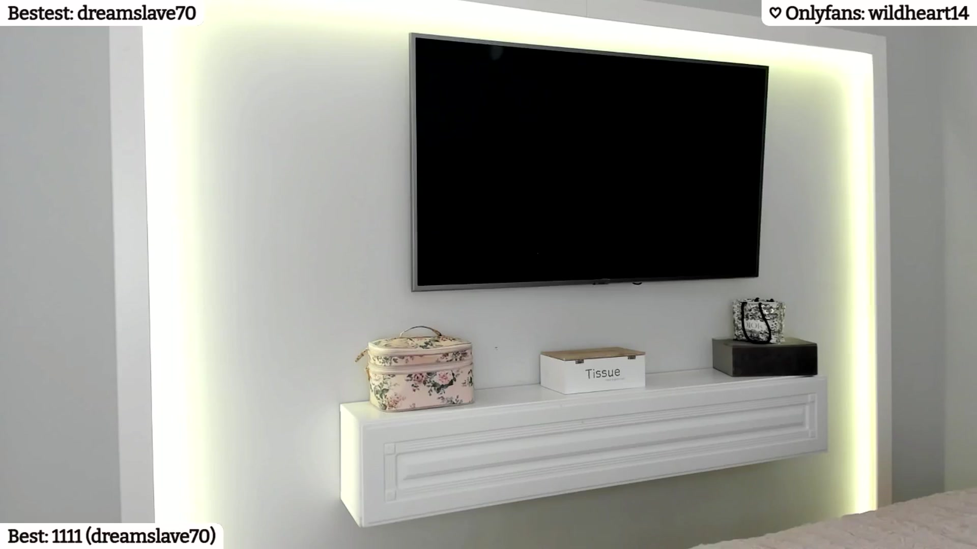 Gallery image thumbnail from Yveline's myfreecams stream on, 01/13/2025, 24:07 image 13 of 20