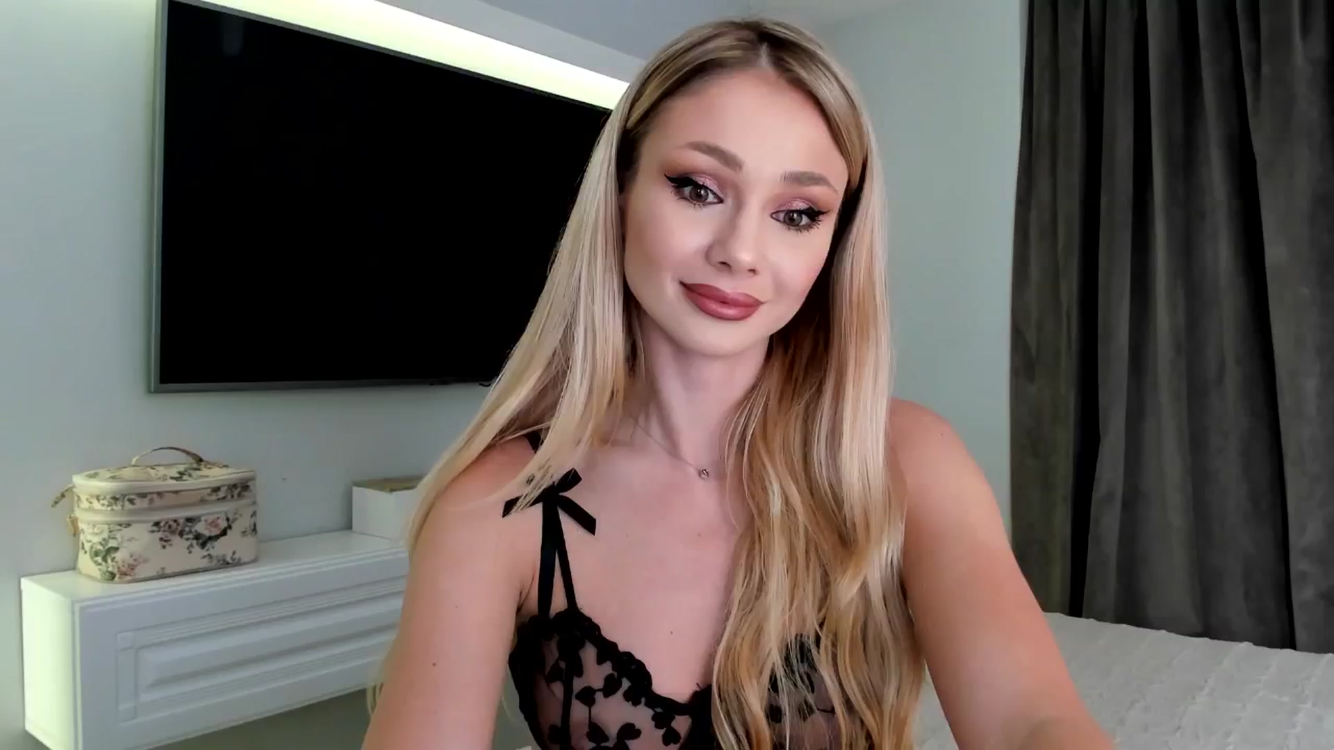 Gallery image thumbnail from Yveline's myfreecams stream on, 01/13/2025, 19:44 image 20 of 20