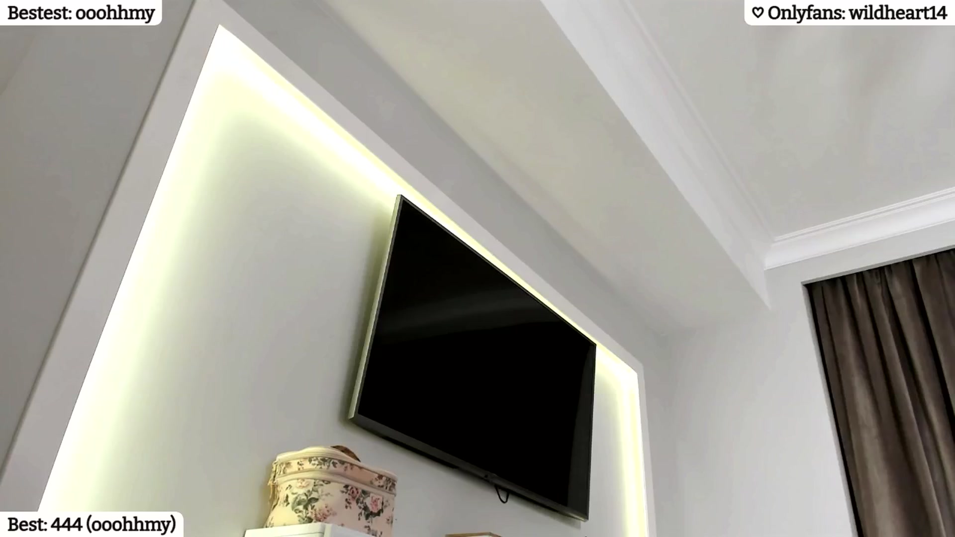 Gallery image thumbnail from Yveline's myfreecams stream on, 01/18/2025, 23:22 image 4 of 20
