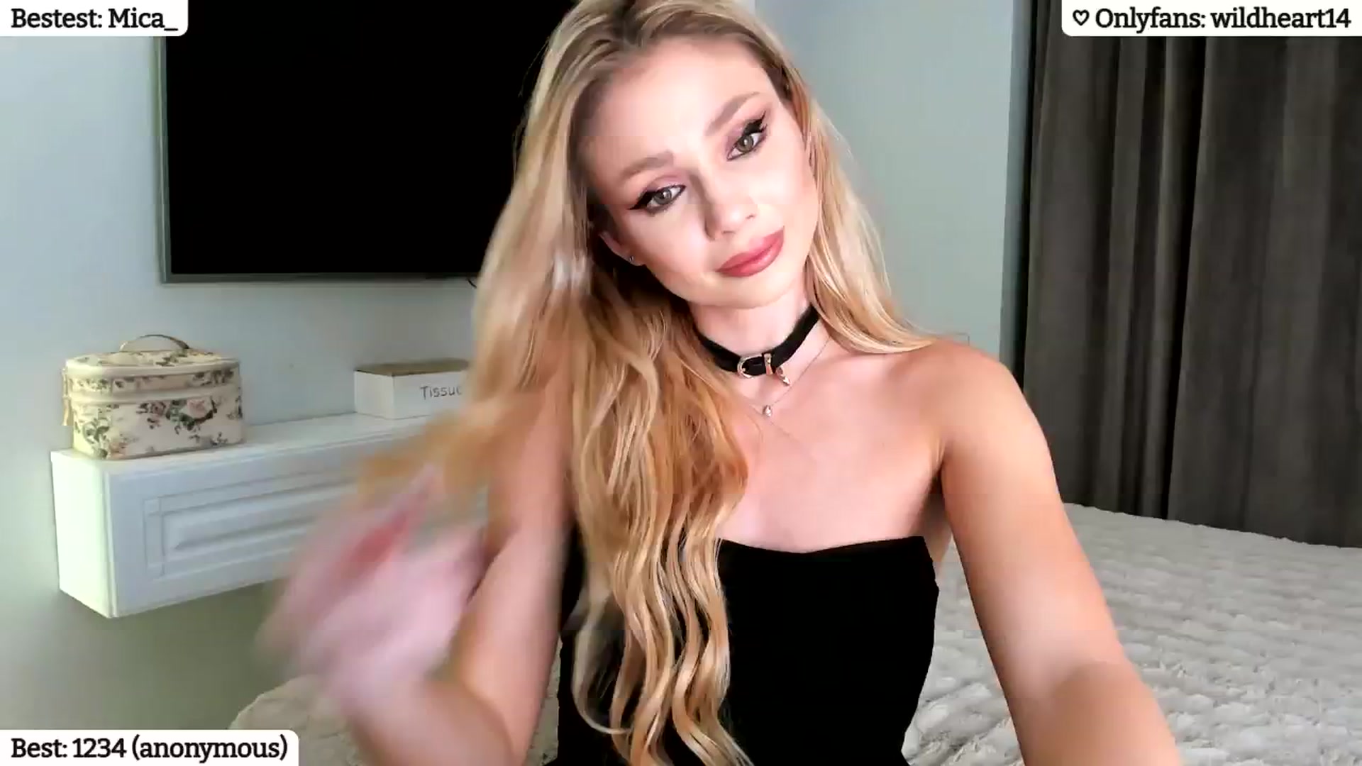 Gallery image thumbnail from Yveline's myfreecams stream on, 01/19/2025, 22:44 image 14 of 20