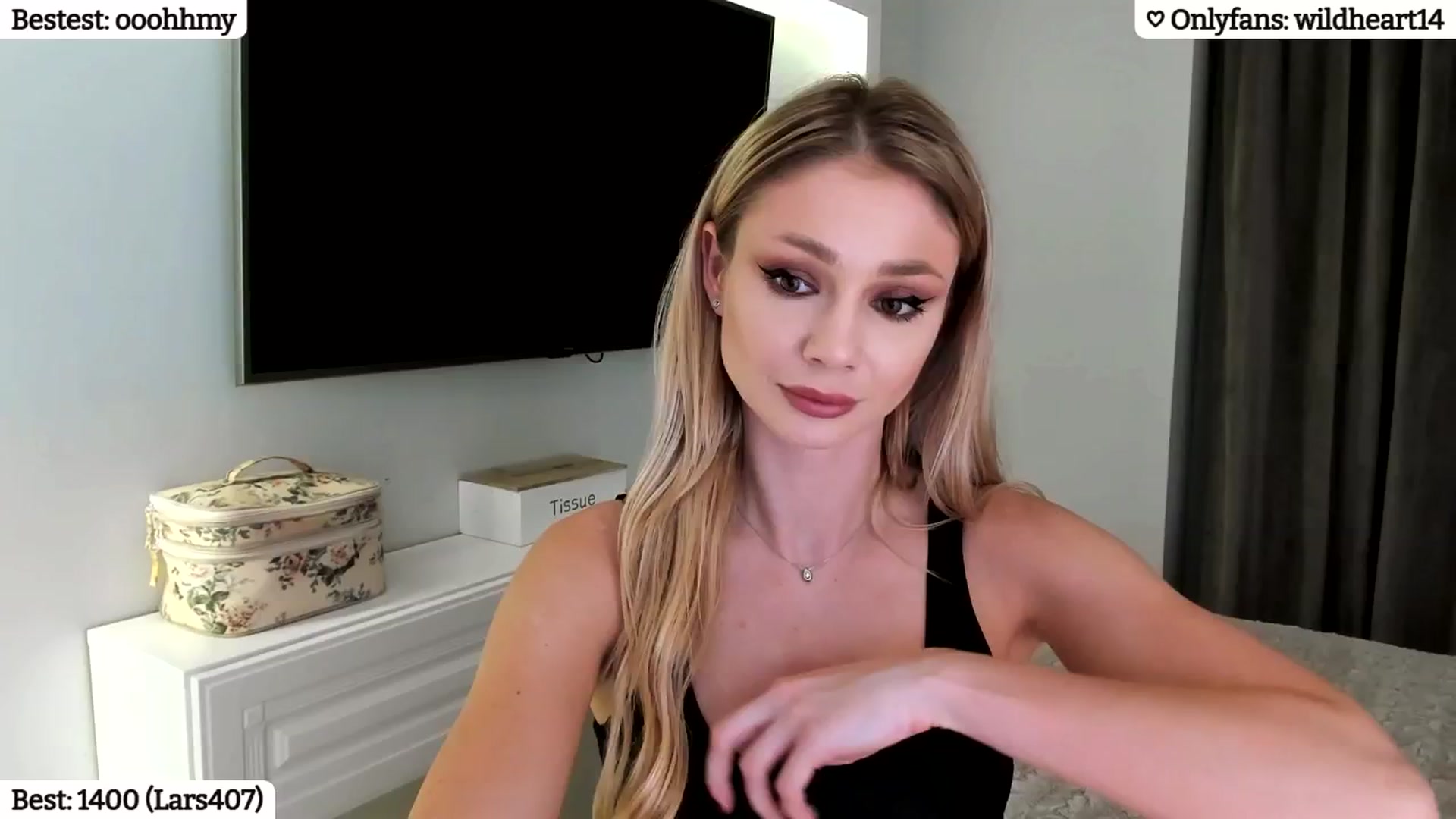 Gallery image thumbnail from Yveline's myfreecams stream on, 01/21/2025, 21:30 image 14 of 20