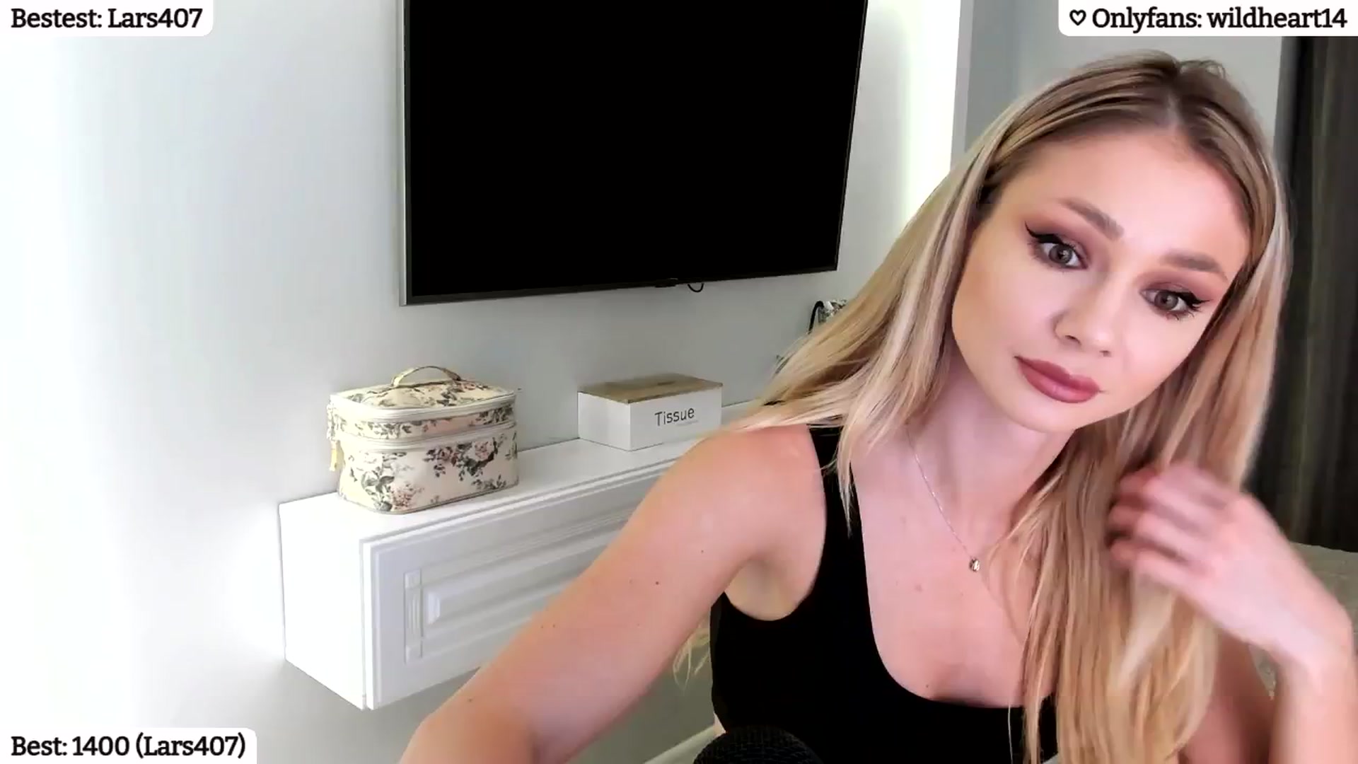 Gallery image thumbnail from Yveline's myfreecams stream on, 01/21/2025, 21:30 image 6 of 20