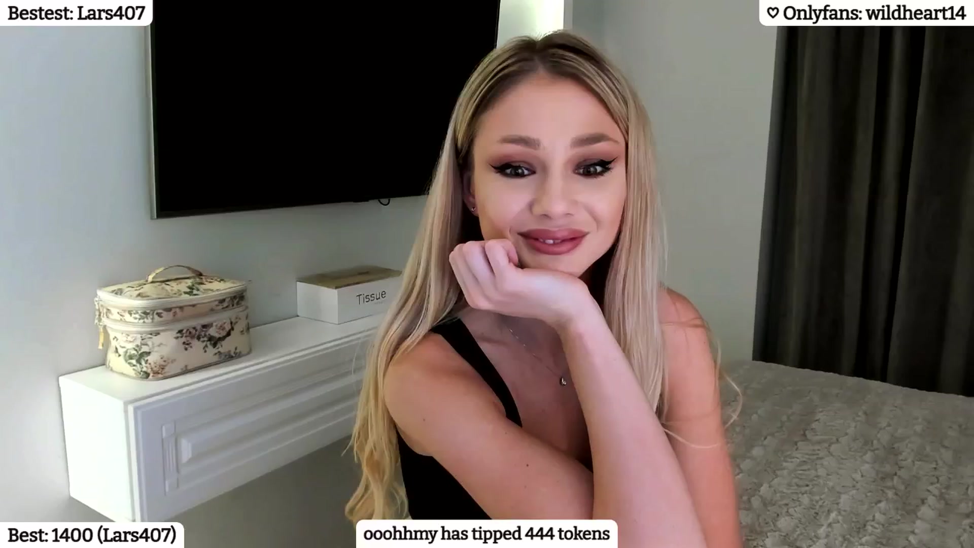 Gallery image thumbnail from Yveline's myfreecams stream on, 01/21/2025, 21:30 image 8 of 20