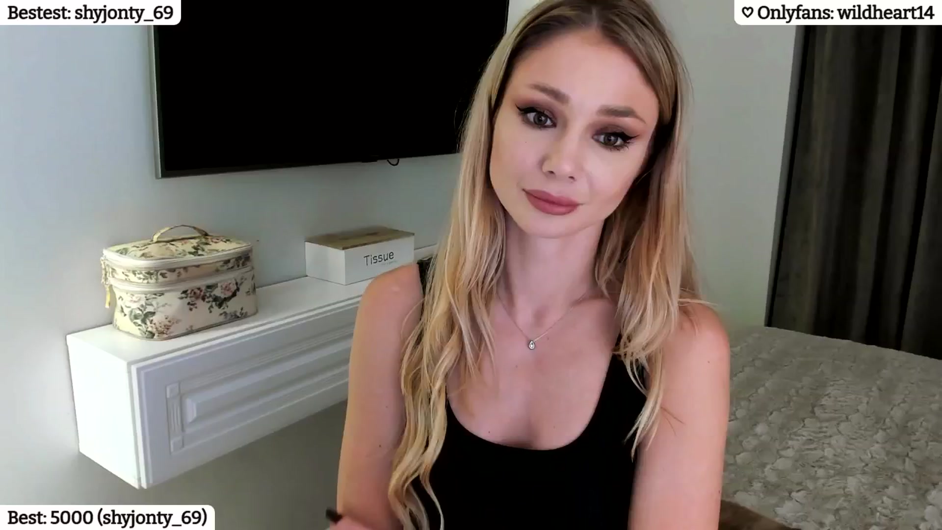 Gallery image thumbnail from Yveline's myfreecams stream on, 01/21/2025, 21:30 image 20 of 20