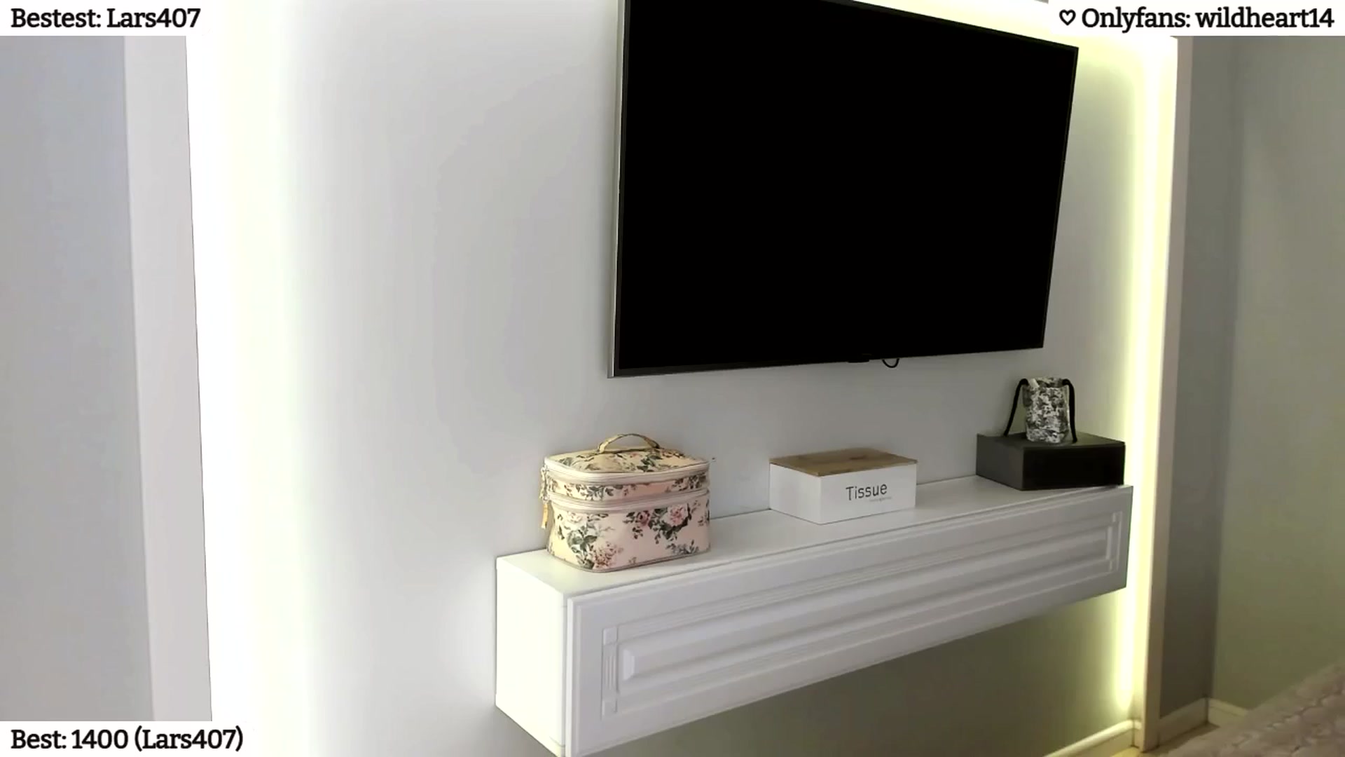 Gallery image thumbnail from Yveline's myfreecams stream on, 01/21/2025, 21:30 image 4 of 20