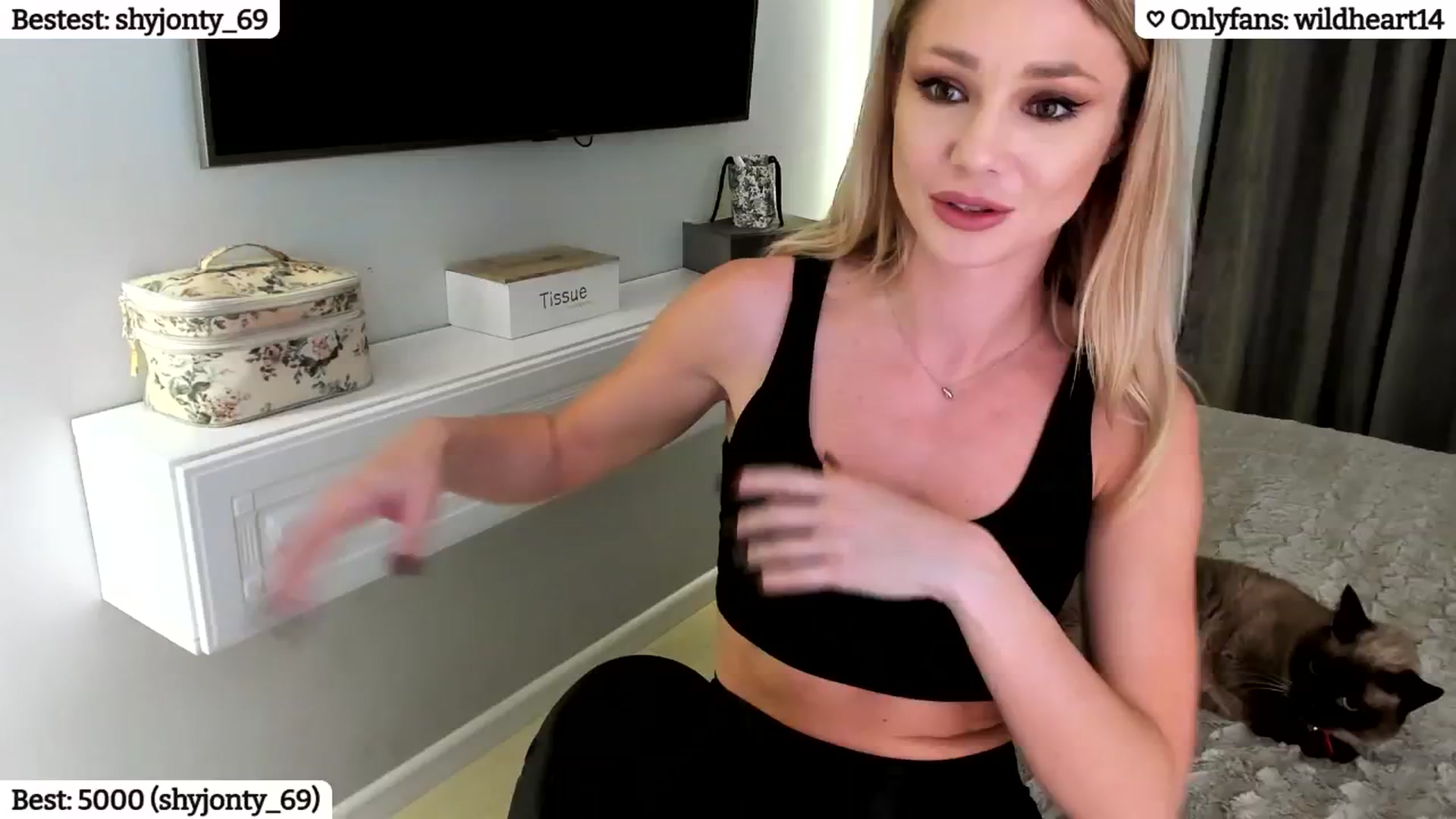 Gallery image thumbnail from Yveline's myfreecams stream on, 01/21/2025, 21:30 image 19 of 20