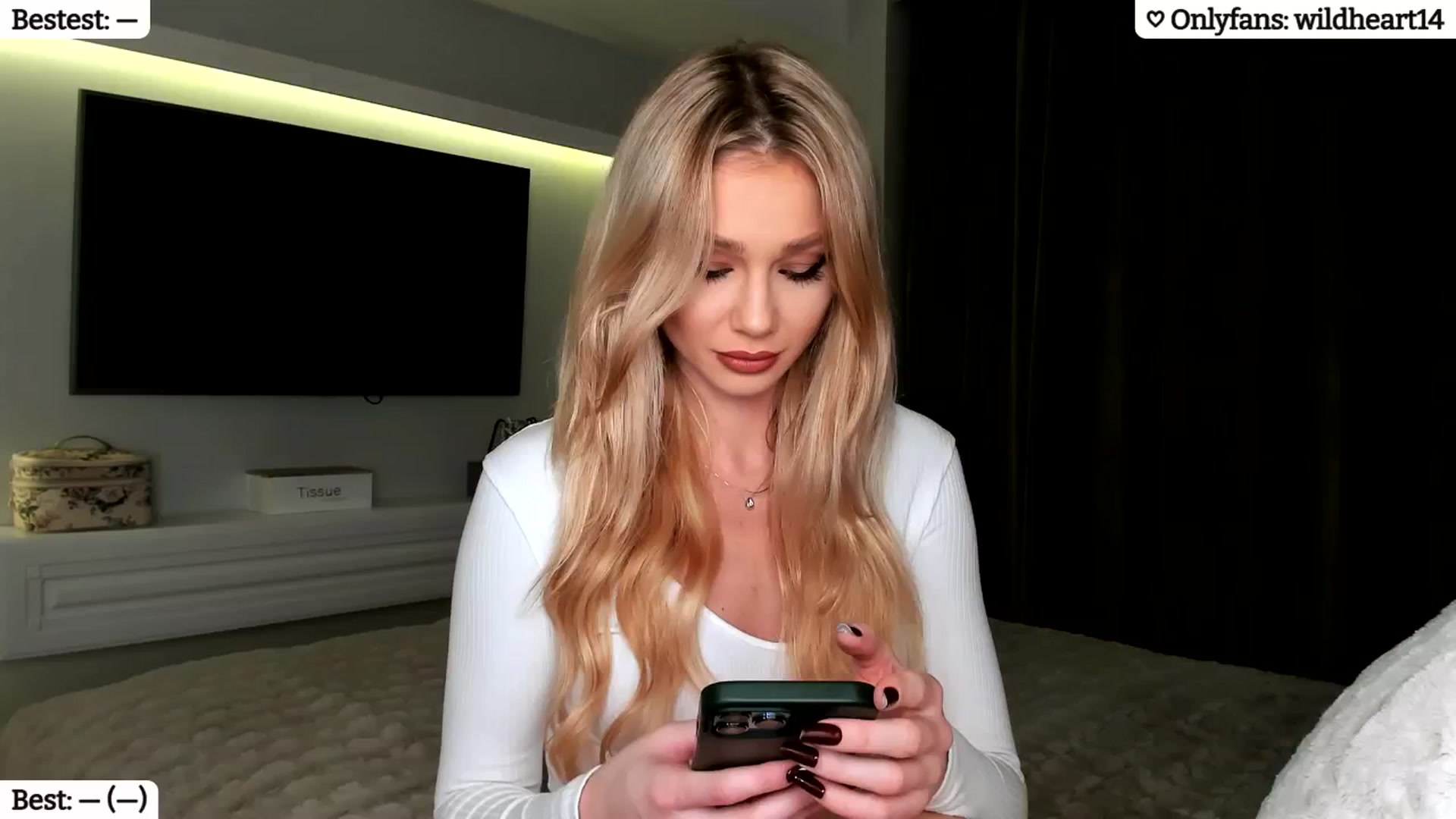 Gallery image thumbnail from Yveline's myfreecams stream on, 01/22/2025, 22:59 image 1 of 20