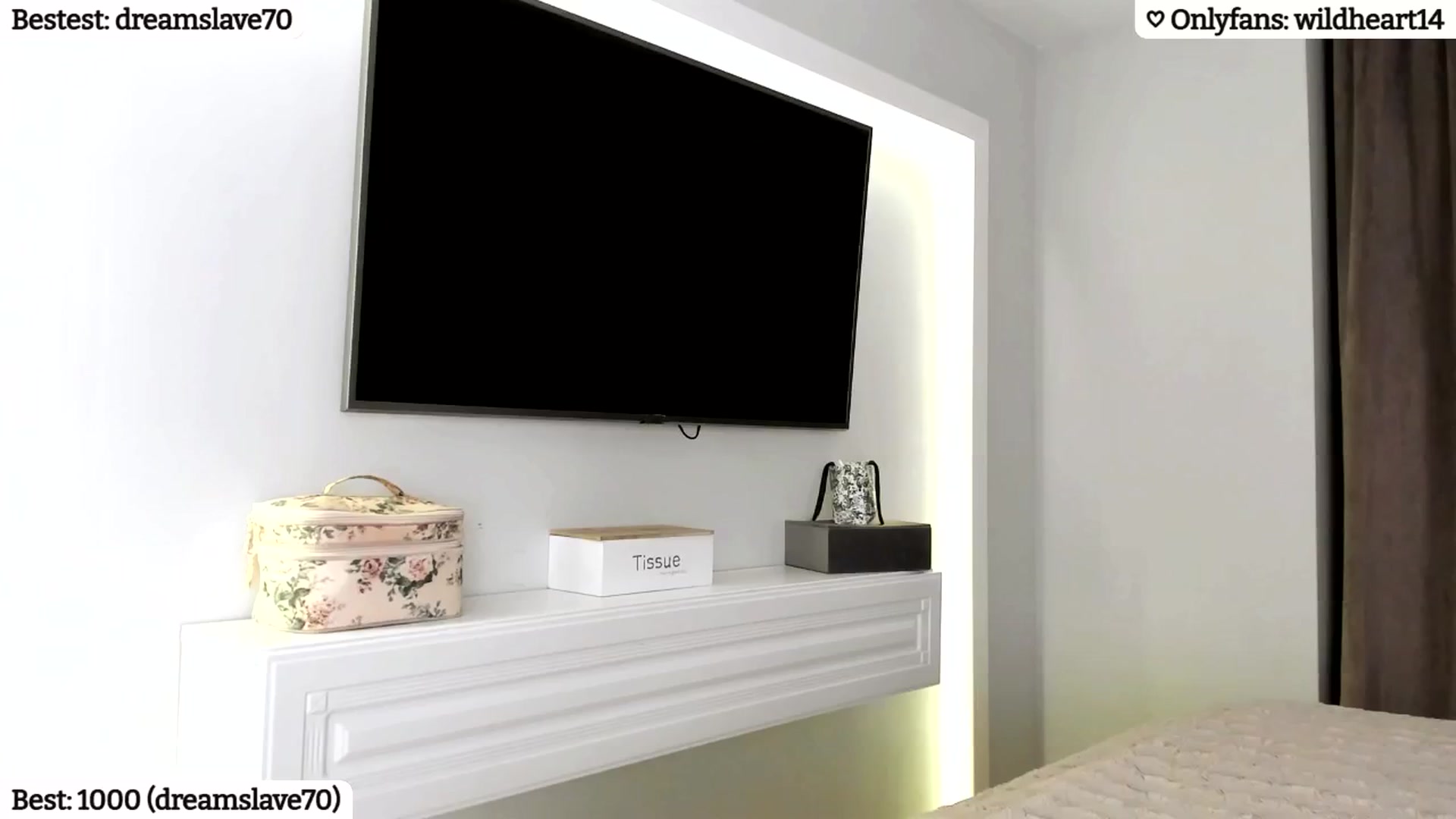 Gallery image thumbnail from Yveline's myfreecams stream on, 01/23/2025, 19:34 image 14 of 20