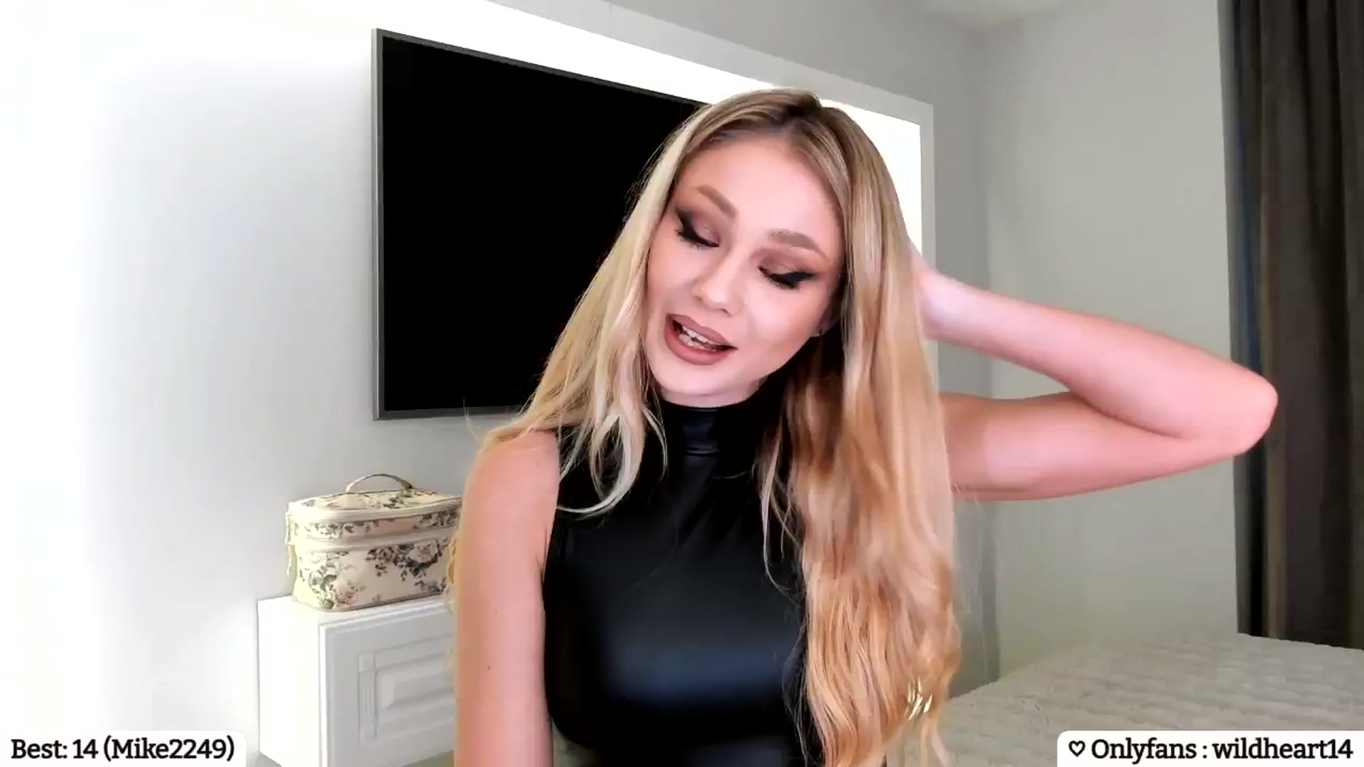 Gallery image thumbnail from Yveline's myfreecams stream on, 01/26/2025, 16:41 image 2 of 20