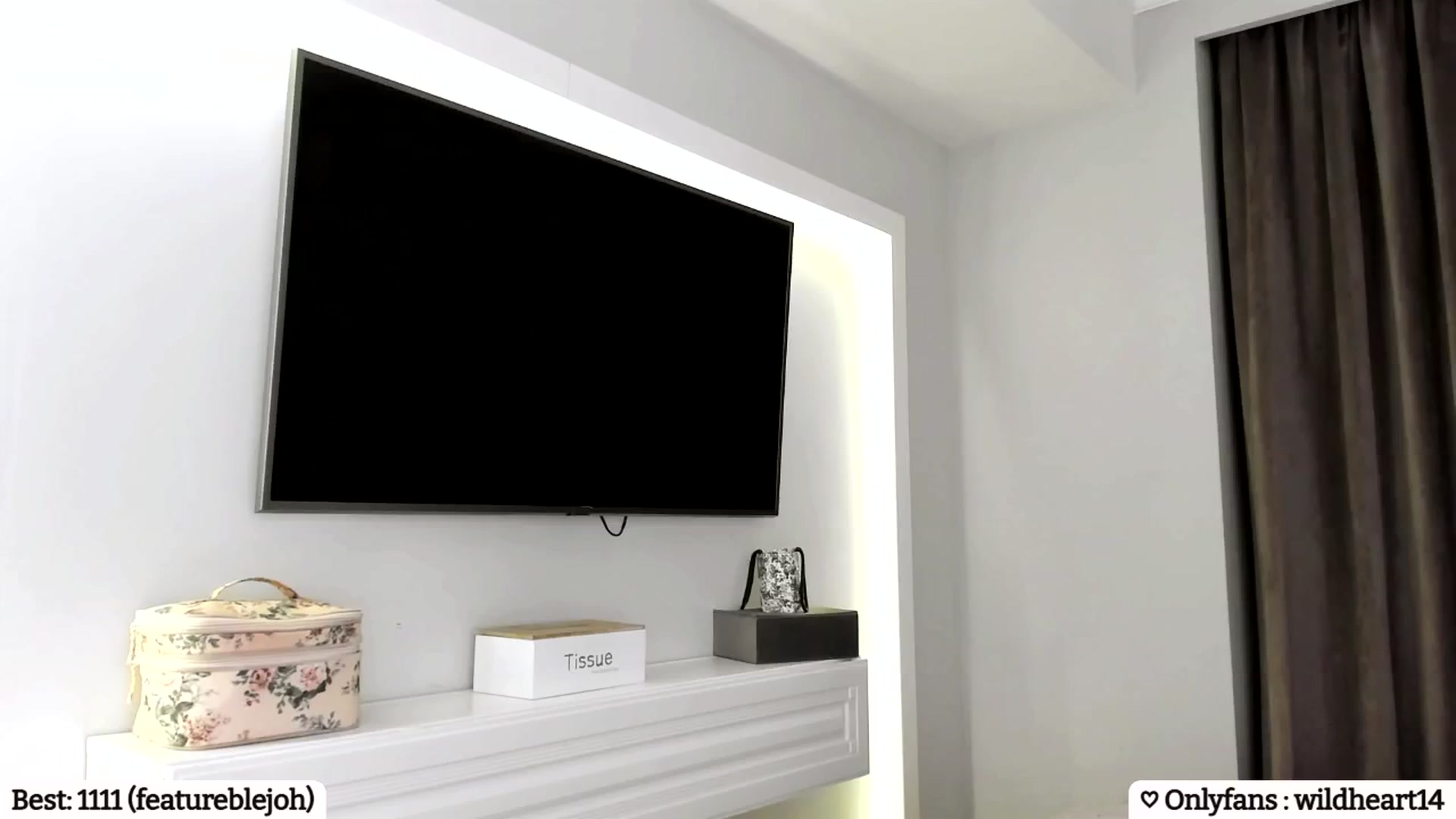 Gallery image thumbnail from Yveline's myfreecams stream on, 01/26/2025, 18:23 image 18 of 20