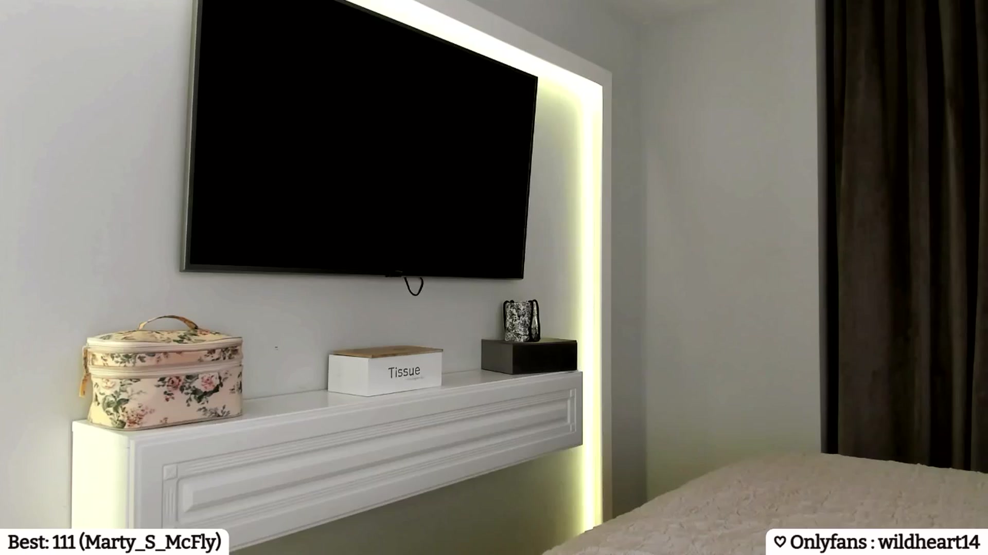 Gallery image thumbnail from Yveline's myfreecams stream on, 01/29/2025, 22:38 image 4 of 20