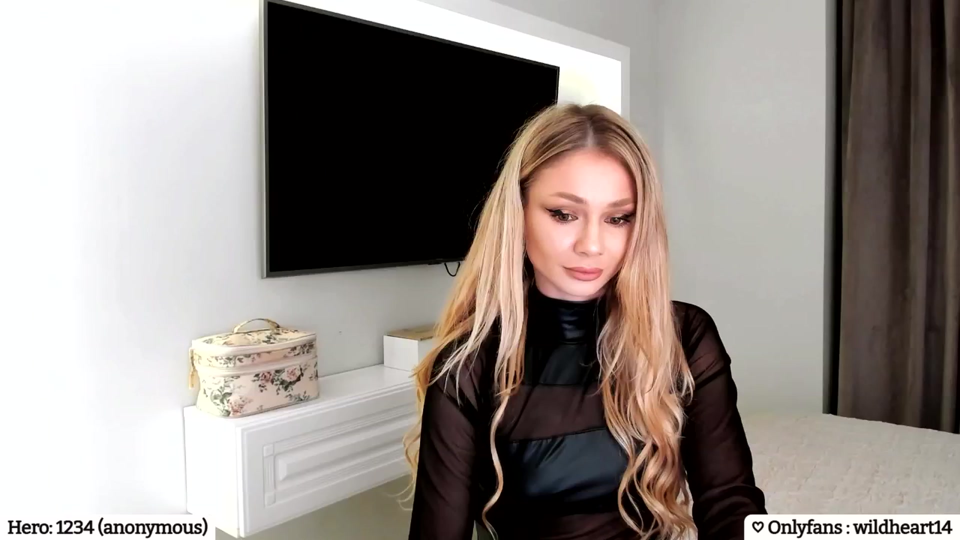 Gallery image thumbnail from Yveline's myfreecams stream on, 01/29/2025, 22:38 image 18 of 20