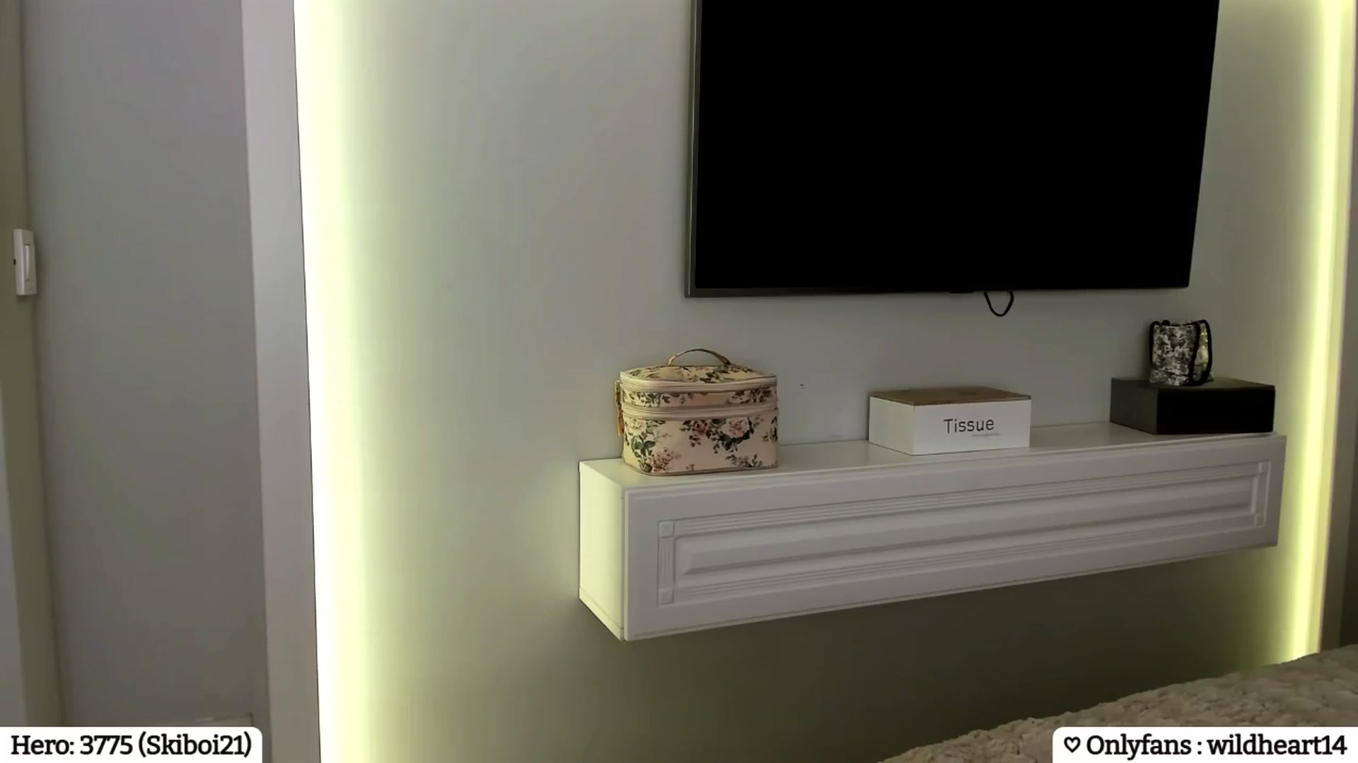 Gallery image thumbnail from Yveline's myfreecams stream on, 02/02/2025, 24:07 image 14 of 20