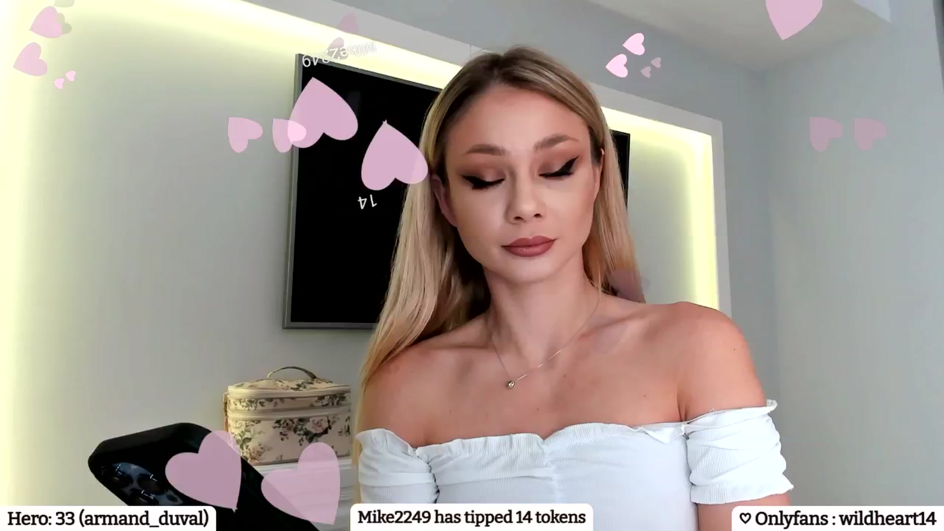 Gallery image thumbnail from Yveline's myfreecams stream on, 02/06/2025, 16:21 image 6 of 20