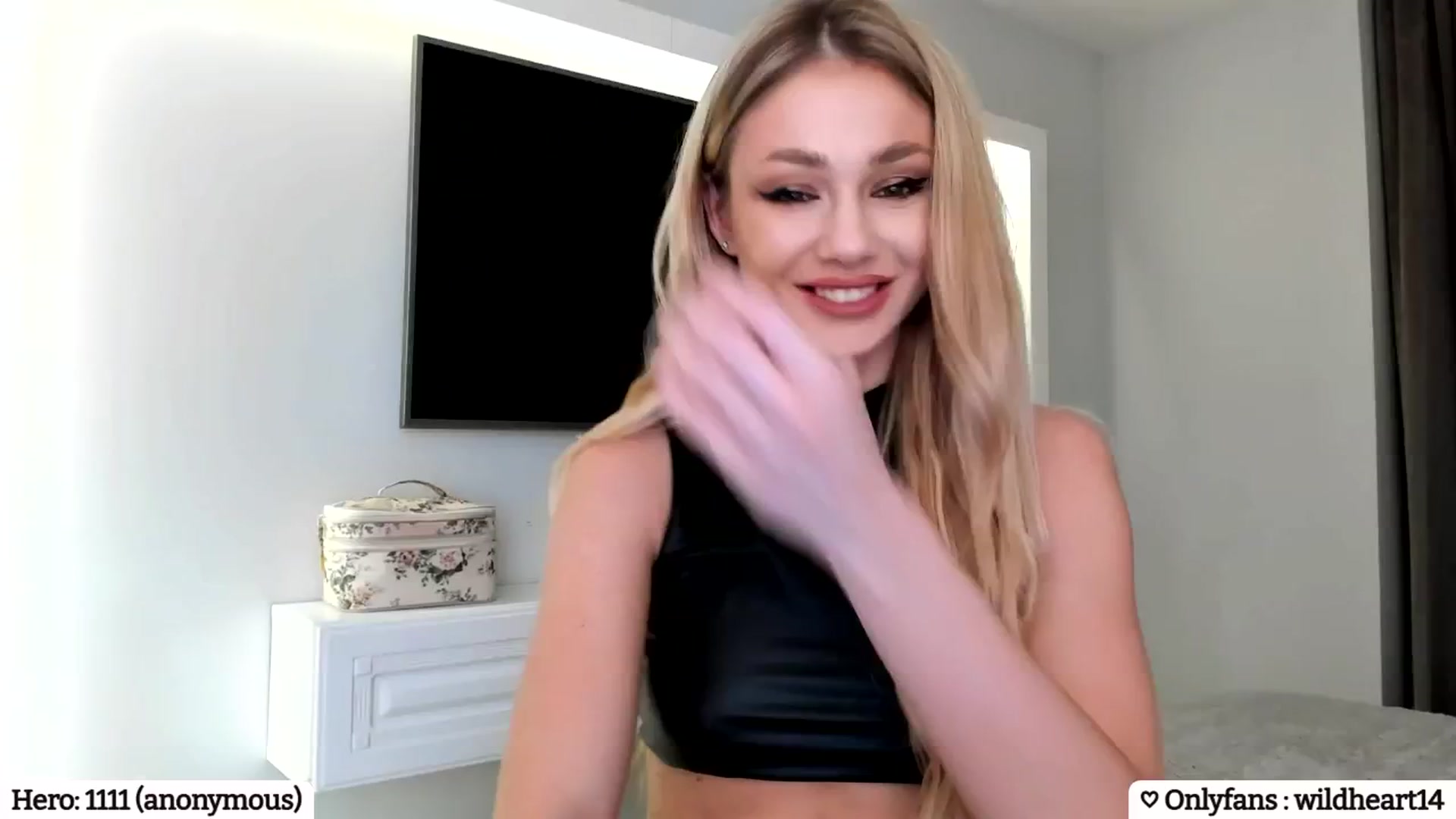 Gallery image thumbnail from Yveline's myfreecams stream on, 02/07/2025, 21:19 image 7 of 20